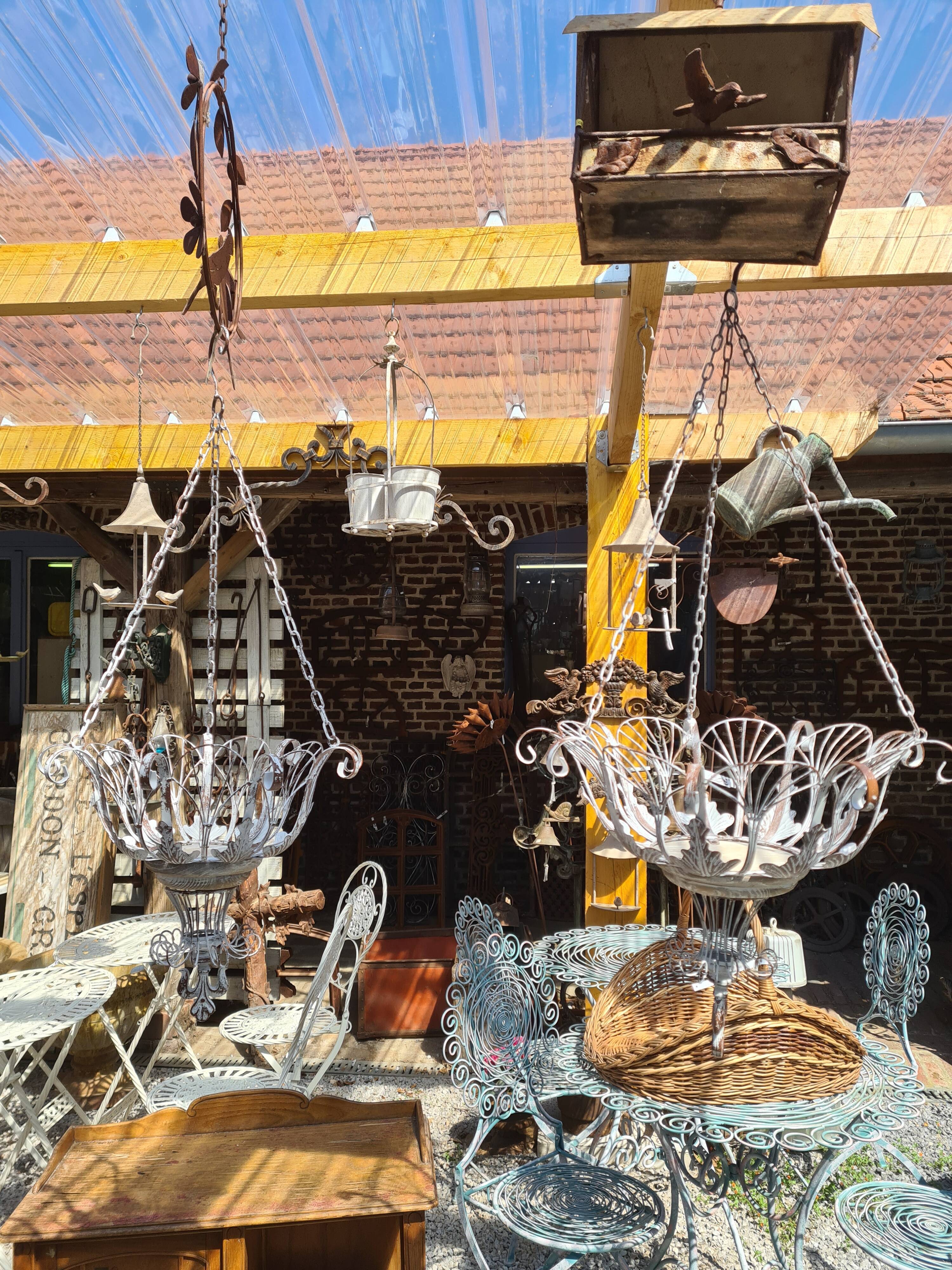 Suspensions for iron flowers