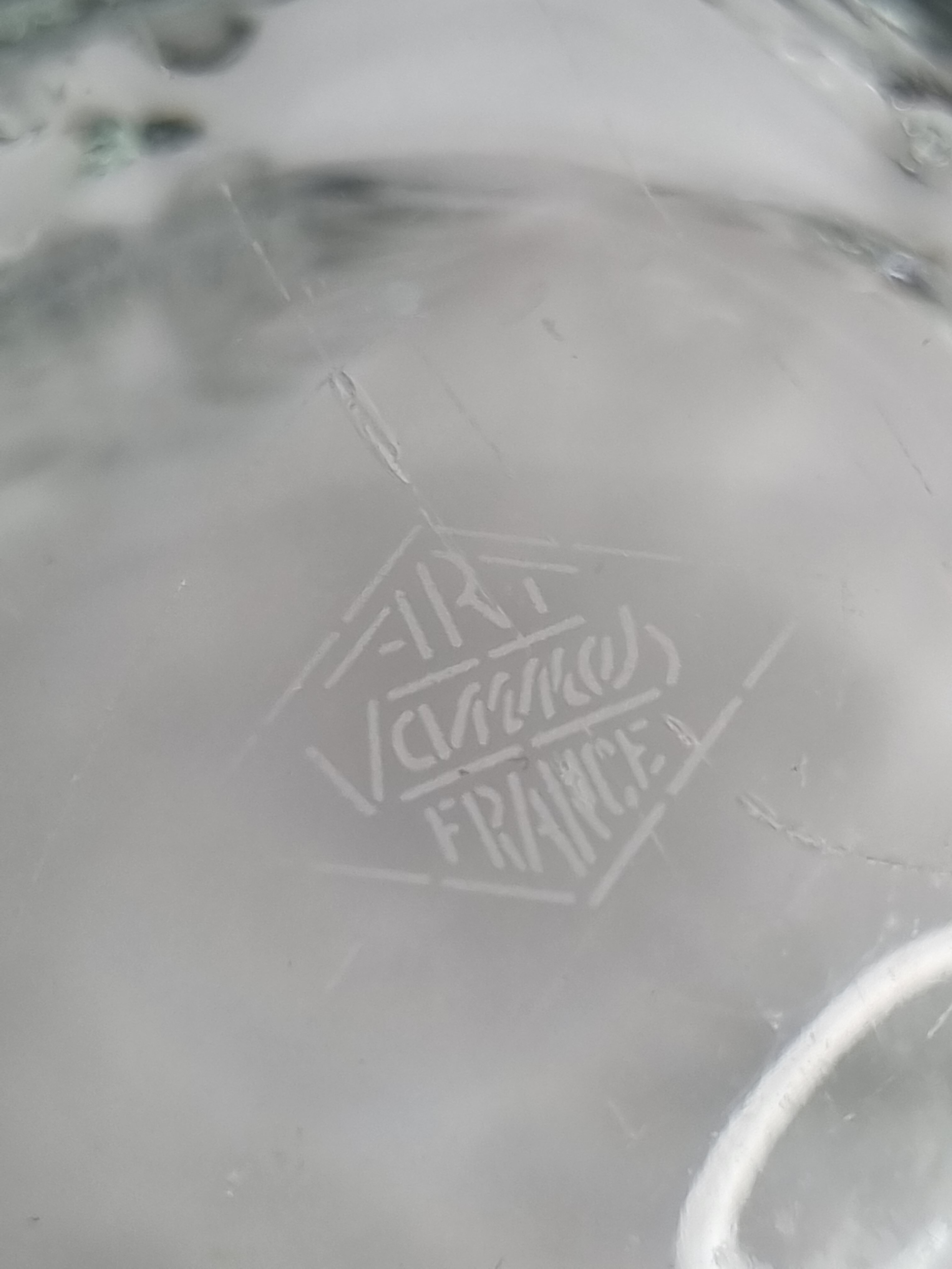 Vegetable-shaped valve crystal centerpiece