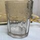 Vase de mariés gravé de 1889 en verre épais