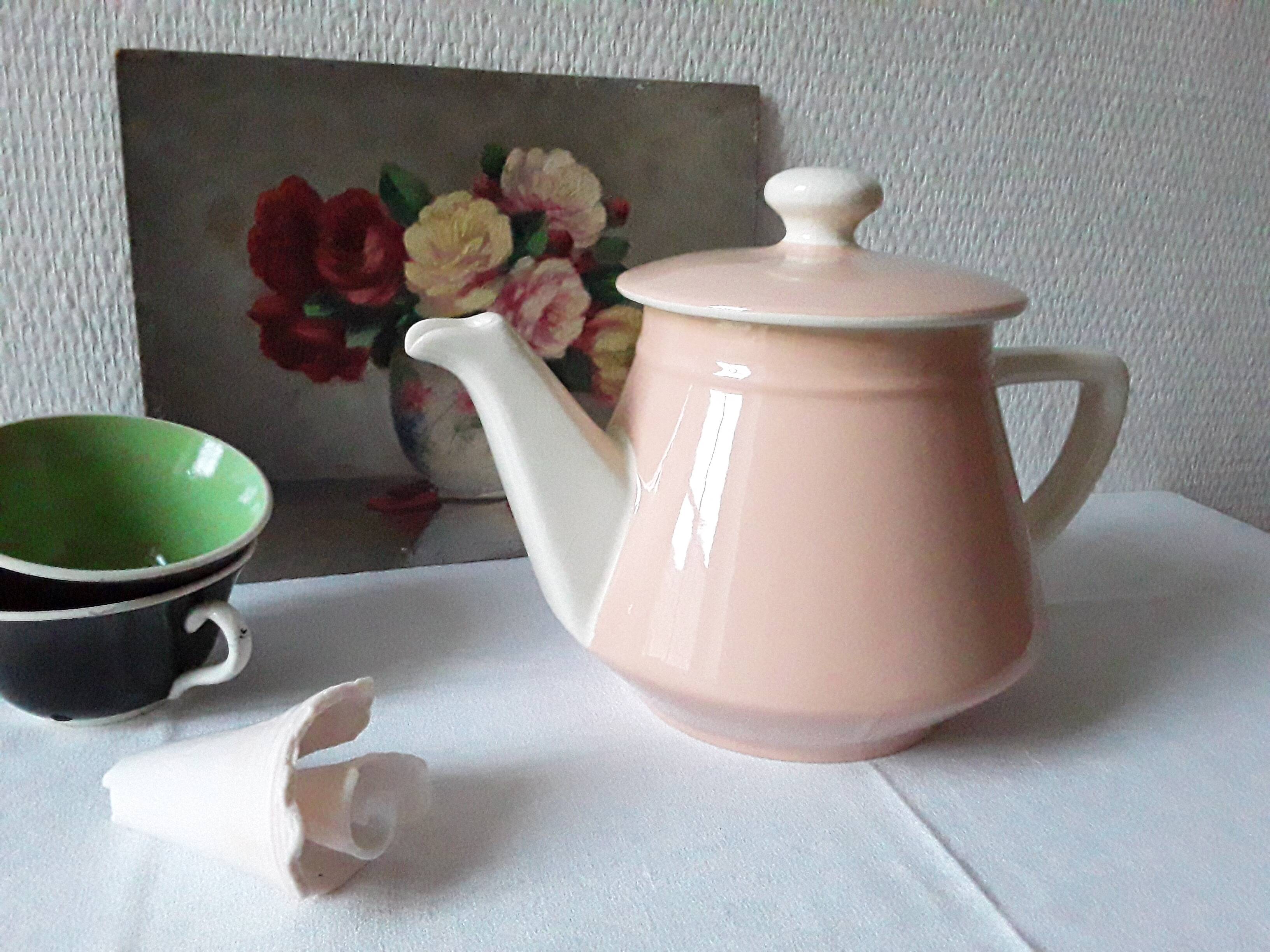 Vintage Villeroy and Boch powder pink teapot