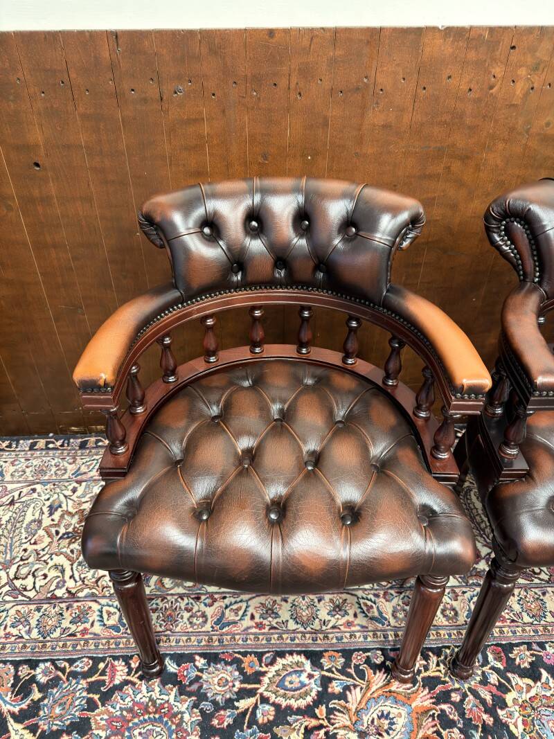 Ensemble de fauteuils Chesterfield anglais classiques