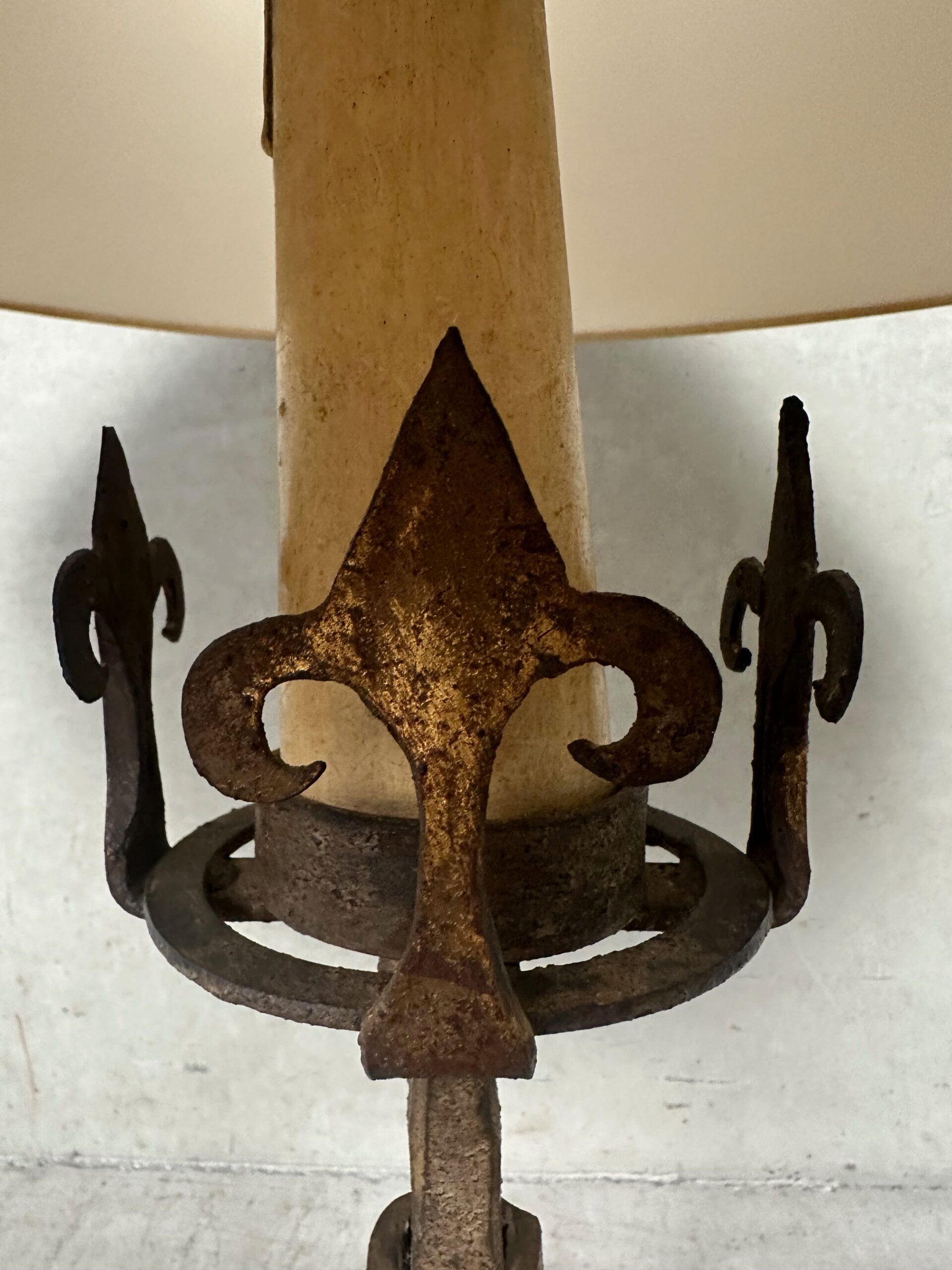 Antique Spanish brutalist table lamp – wrought iron