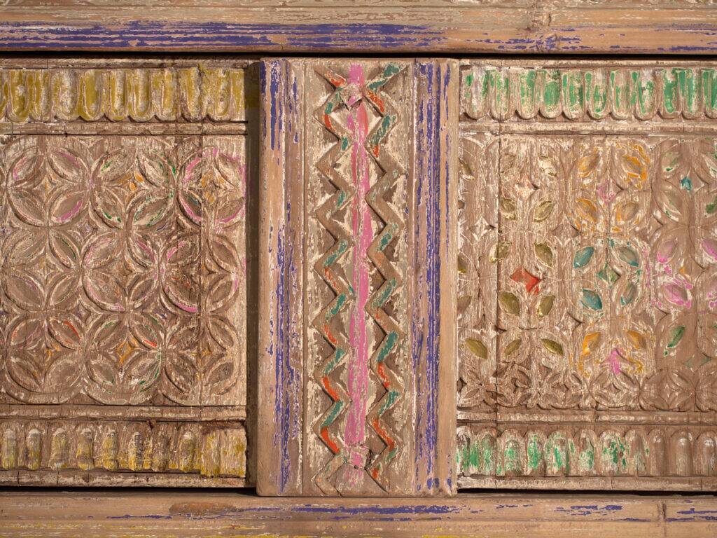 Polychrome carved antique buffet in pine – Xinjiang, circa 1900