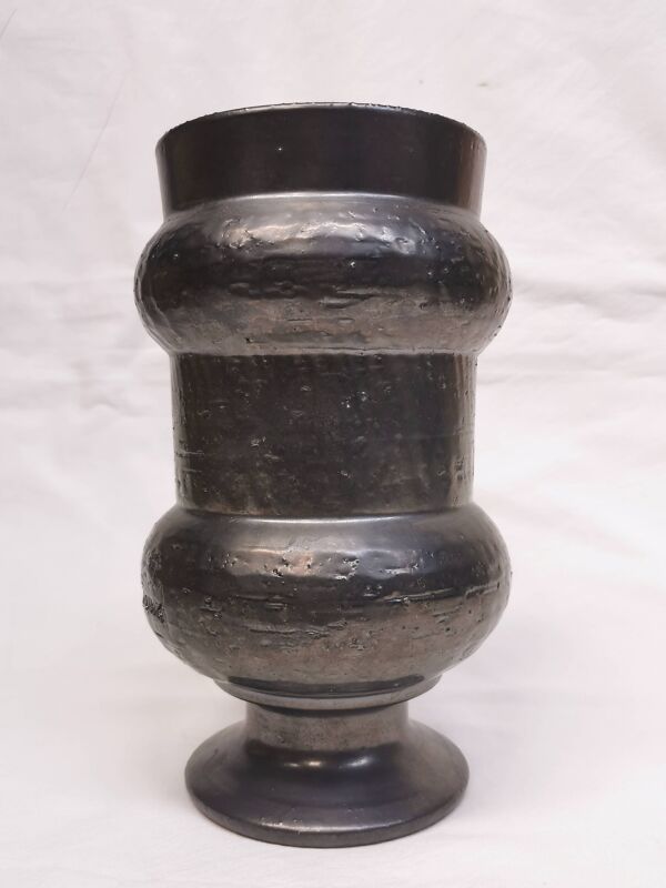 Pot , vase . céramique signée jean marais