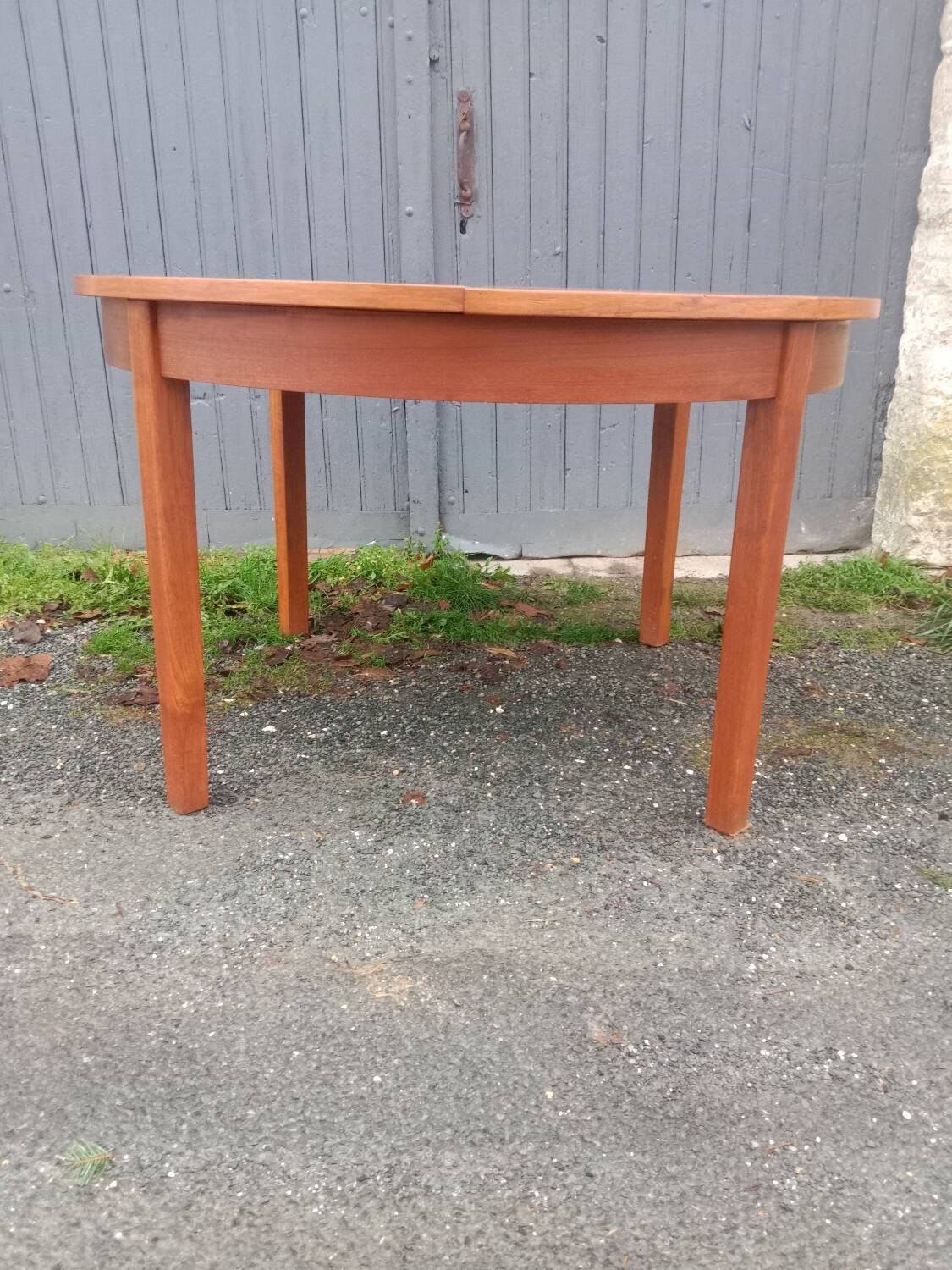 Extendable Scandinavian table