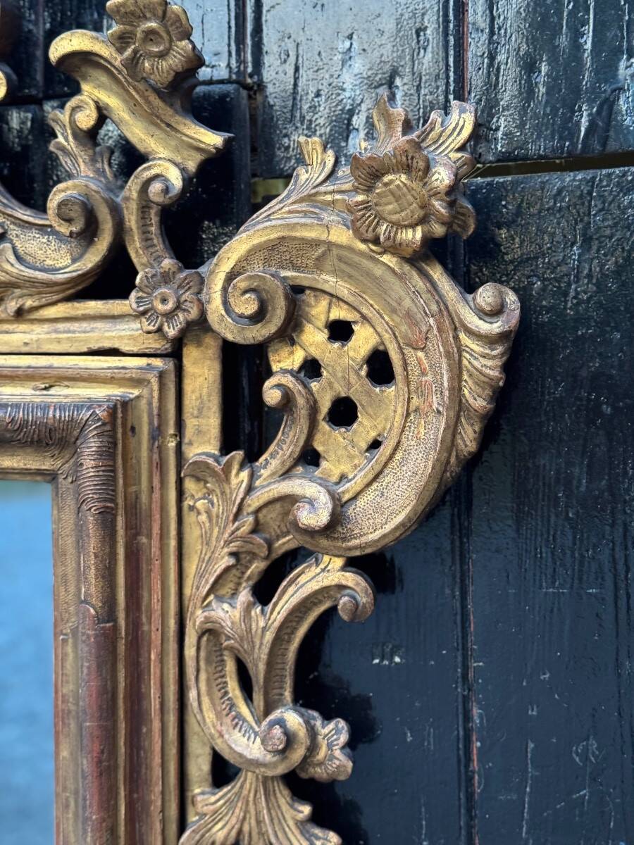 Venetian mirror in carved and gilded wood, circa 1880