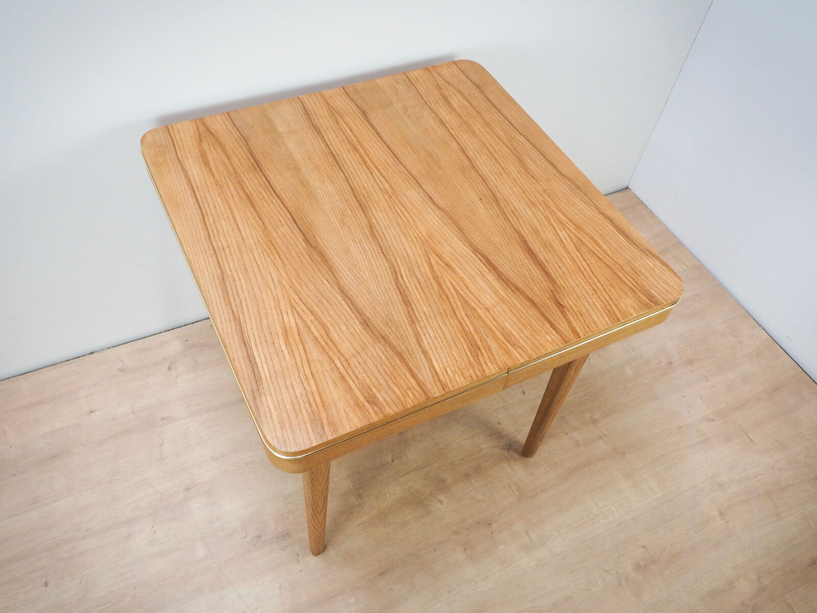 Table à manger par Bohumil Landsman pour Jitona Soběslav, 1960s