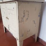 Low metal grunge cabinet