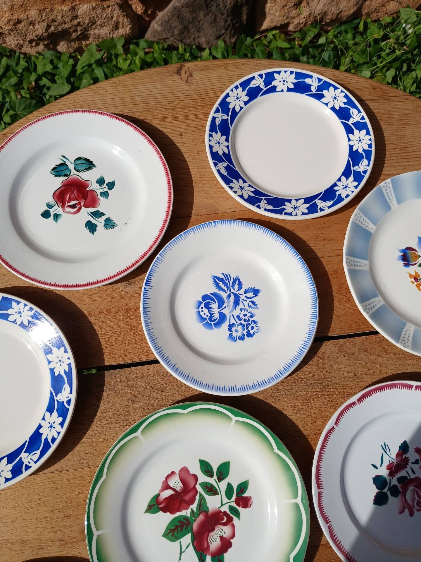 10 assiettes à dessert anciennes dépareillées 