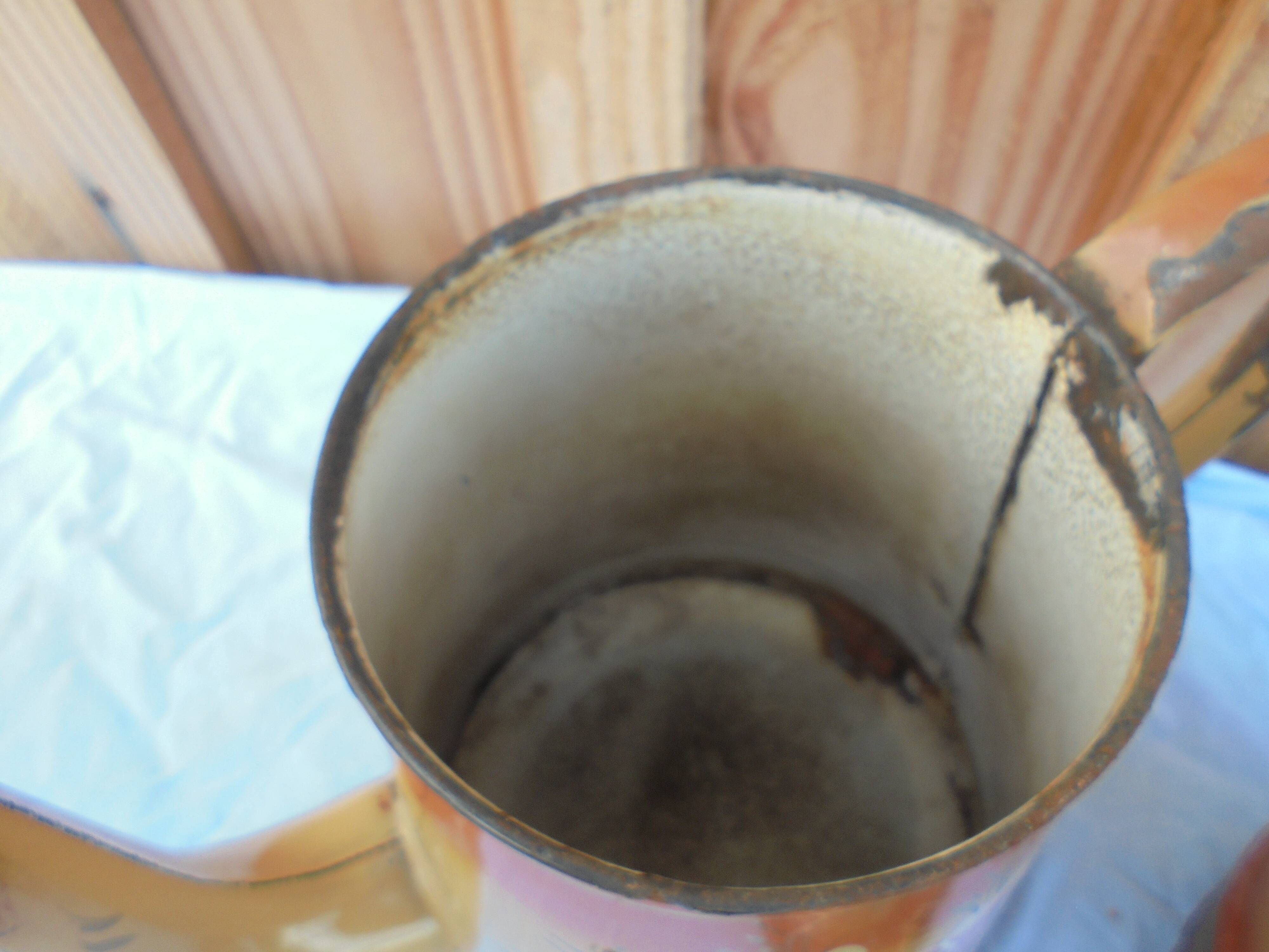 Enamelled cafeite floral decoration