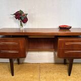Bureau à plateau flottant en teck de style rétro du milieu du siècle par G Plan Fresco Range conçu par Viktor Wilkins