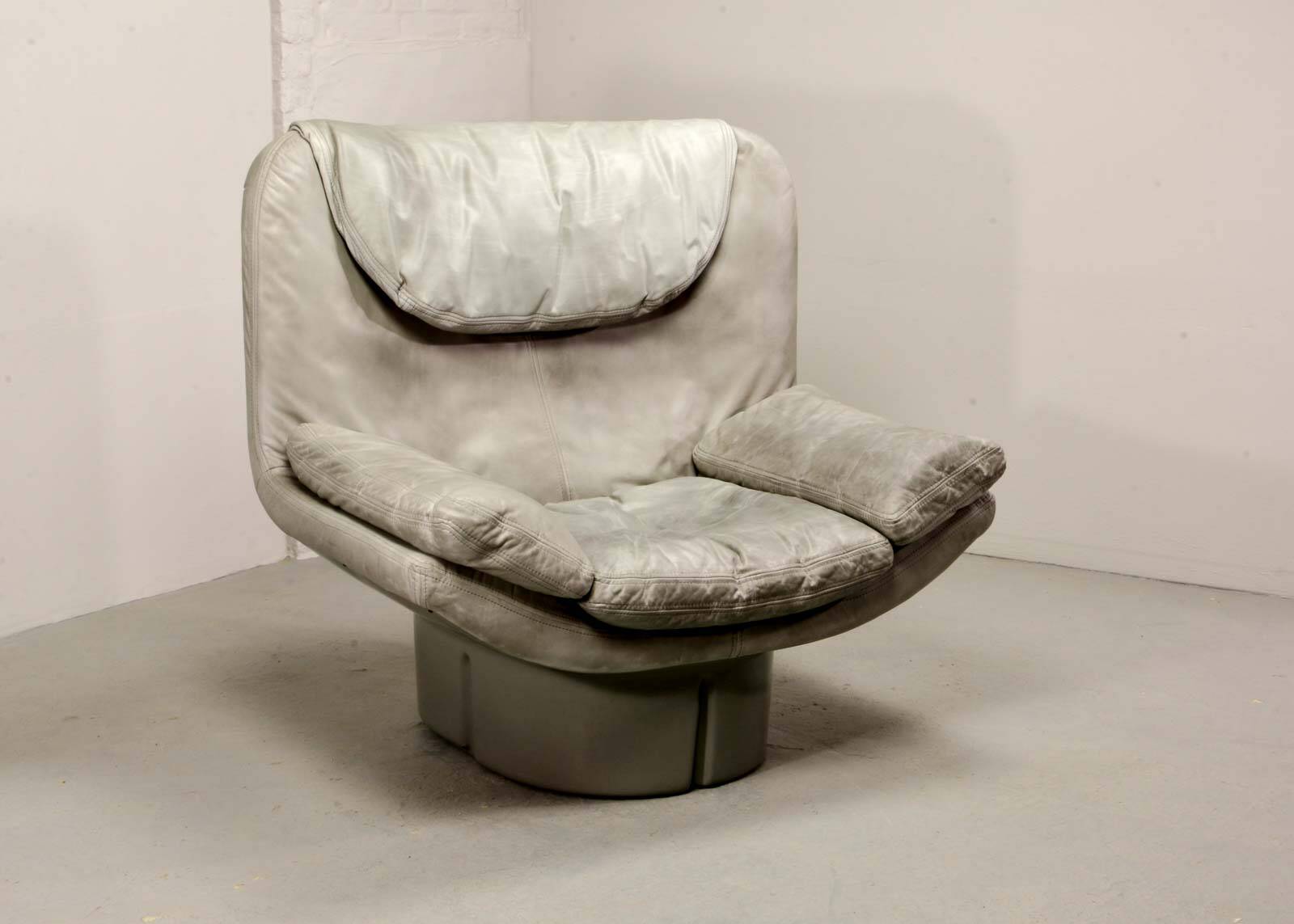 Eye-Catching Italian Grey Leather Lounge Chair by Ammanati & Vitello, 1970s