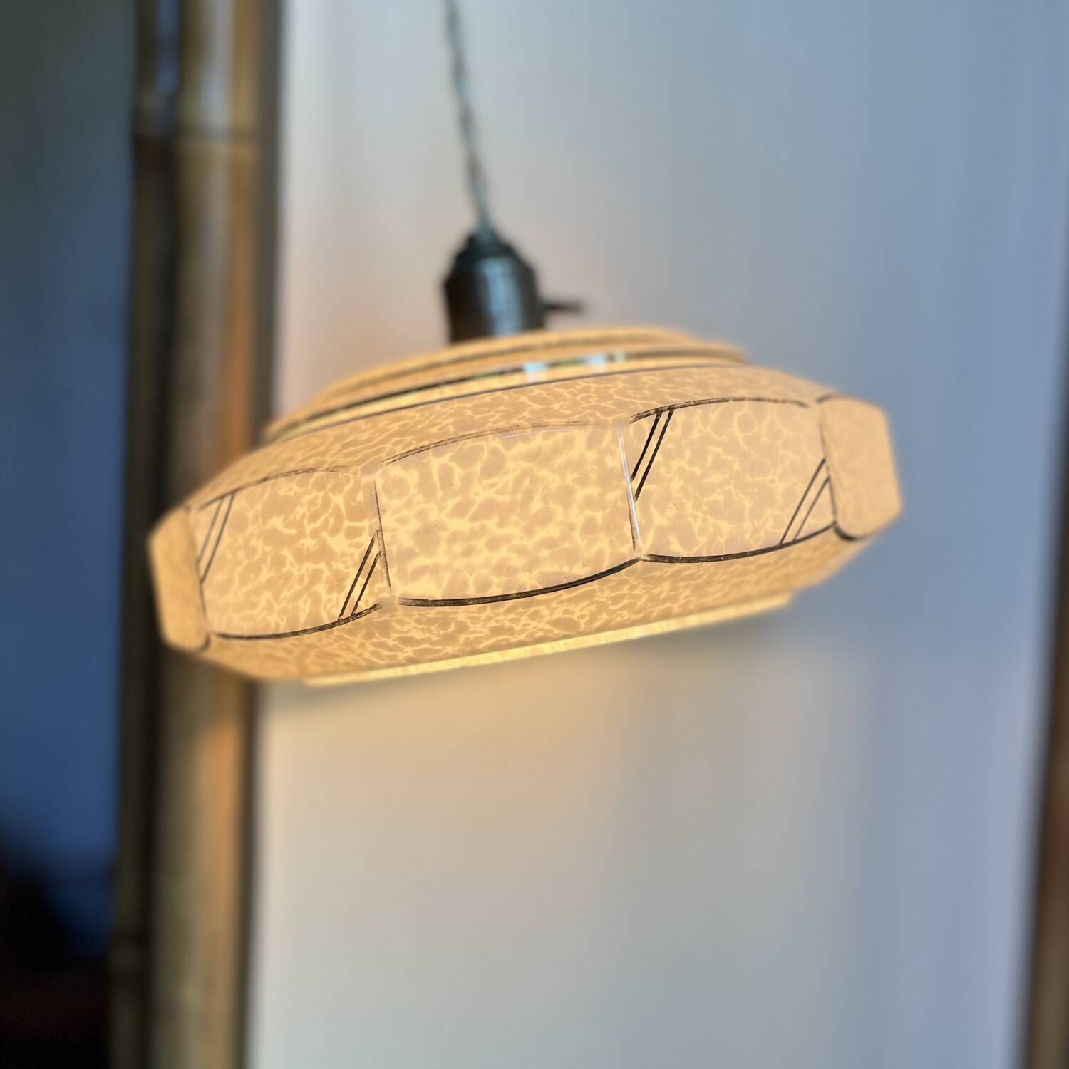 Clichy glass pendant and its socket with a knob