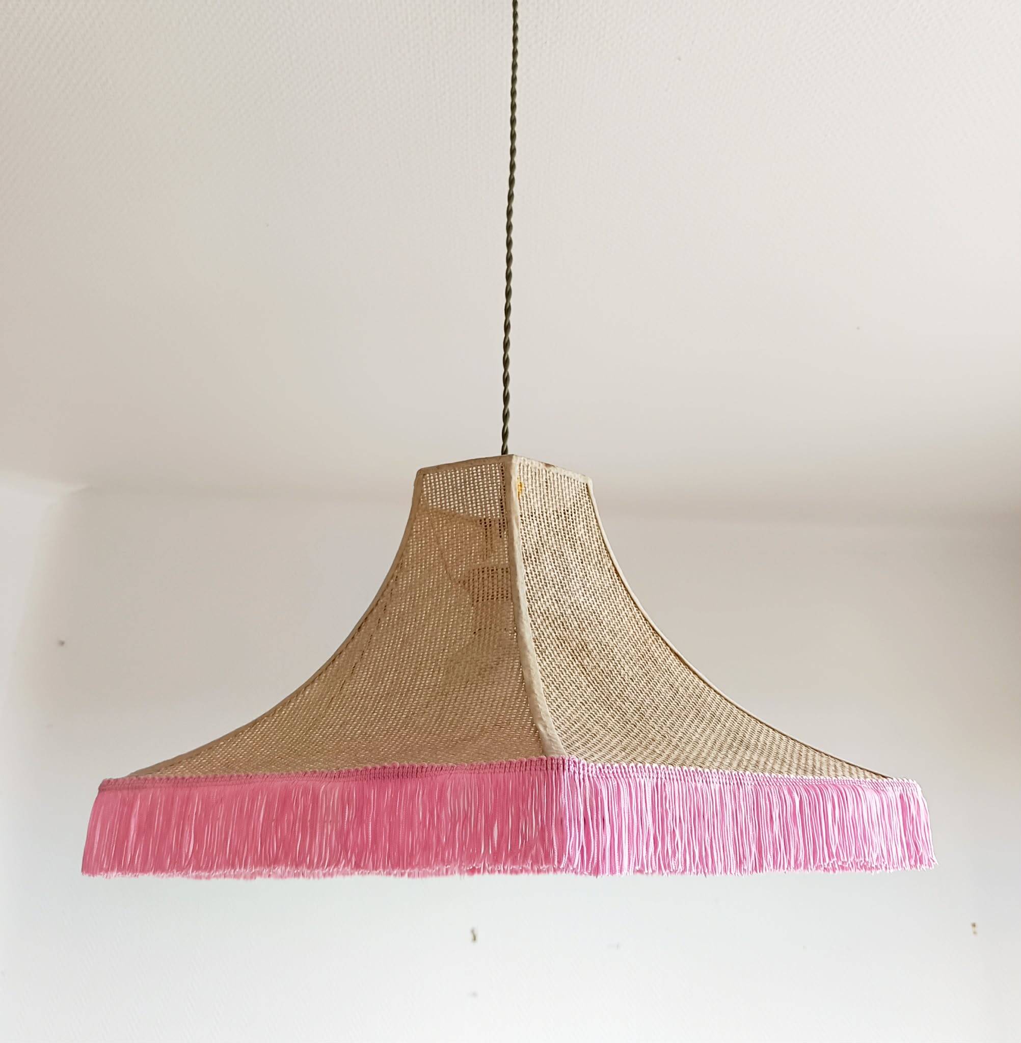 Suspension vintage jute et franges roses