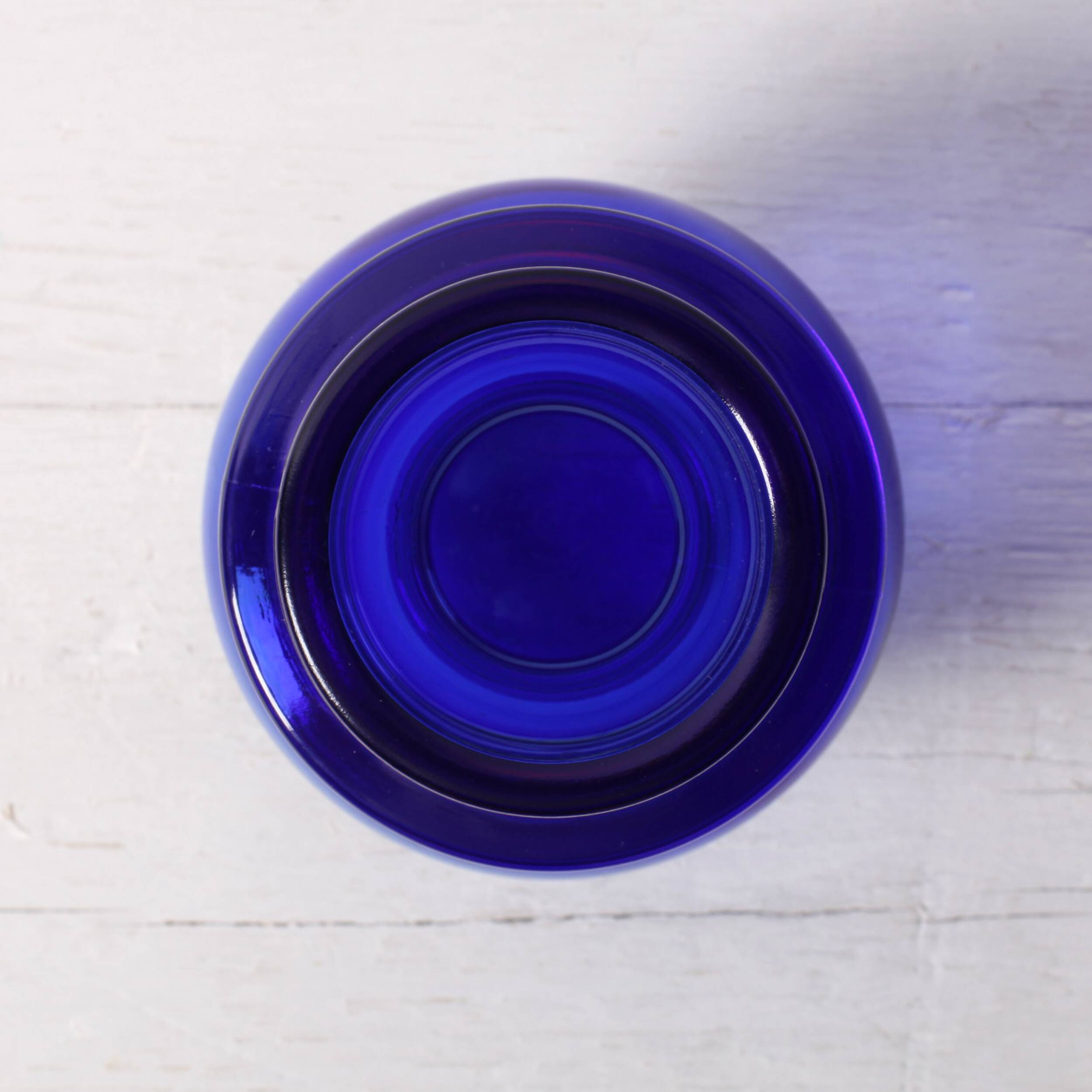 Vase en verre pressé cobalt bleu de petite taille des années 1960 / Italie
