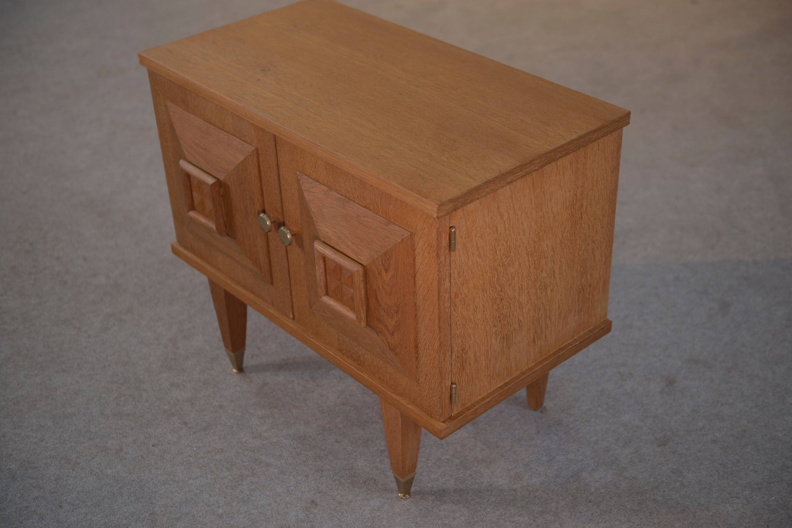 Brutalist bedside table in oak and oak veneer, 1950s