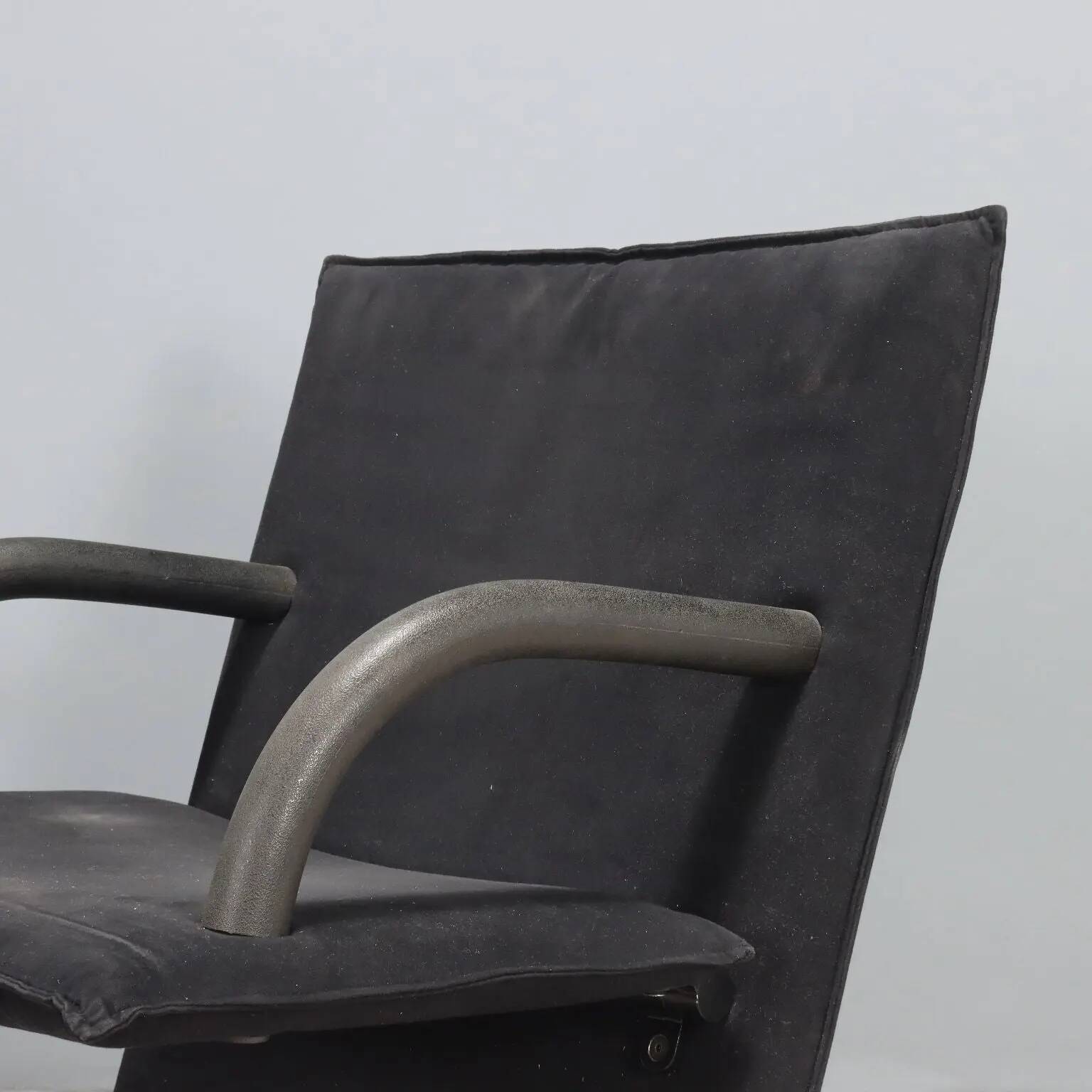Artflex T Line armchairs designed by Burkhard Vogtherr in leather, Italy, 1980s.
