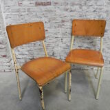 2 stacking chairs