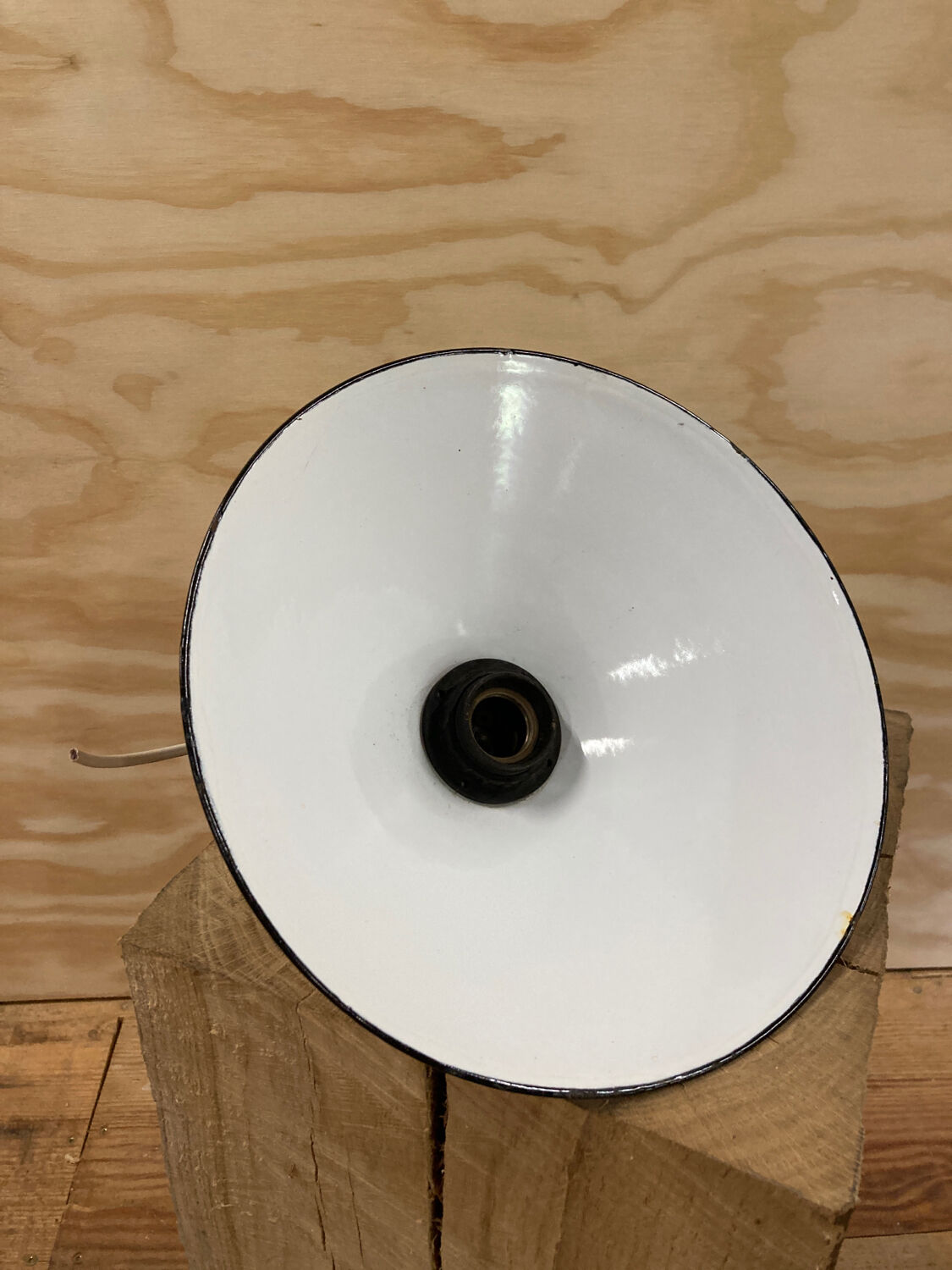 Industrial pendant light in brown and white enameled sheet metal