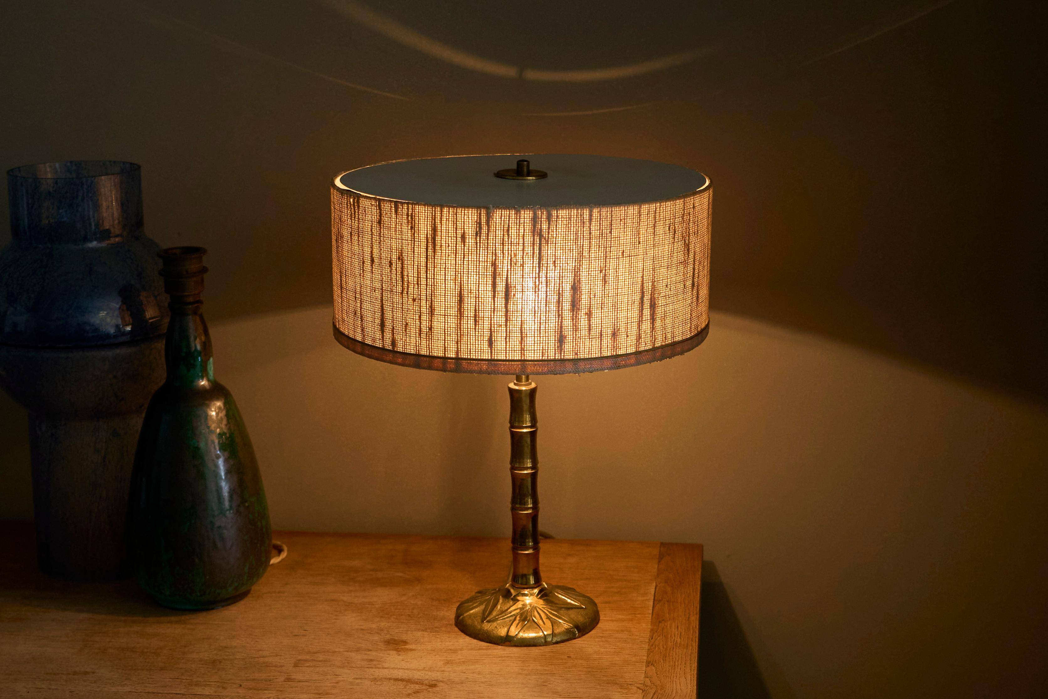"Faux Bamboo" table lamp in patinated brass from the 1960s.