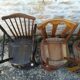 Chaises de bistrot dépareillées