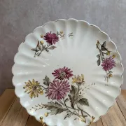 Antique polychrome ironstone plate – Floral decoration and gilding – Scalloped edge