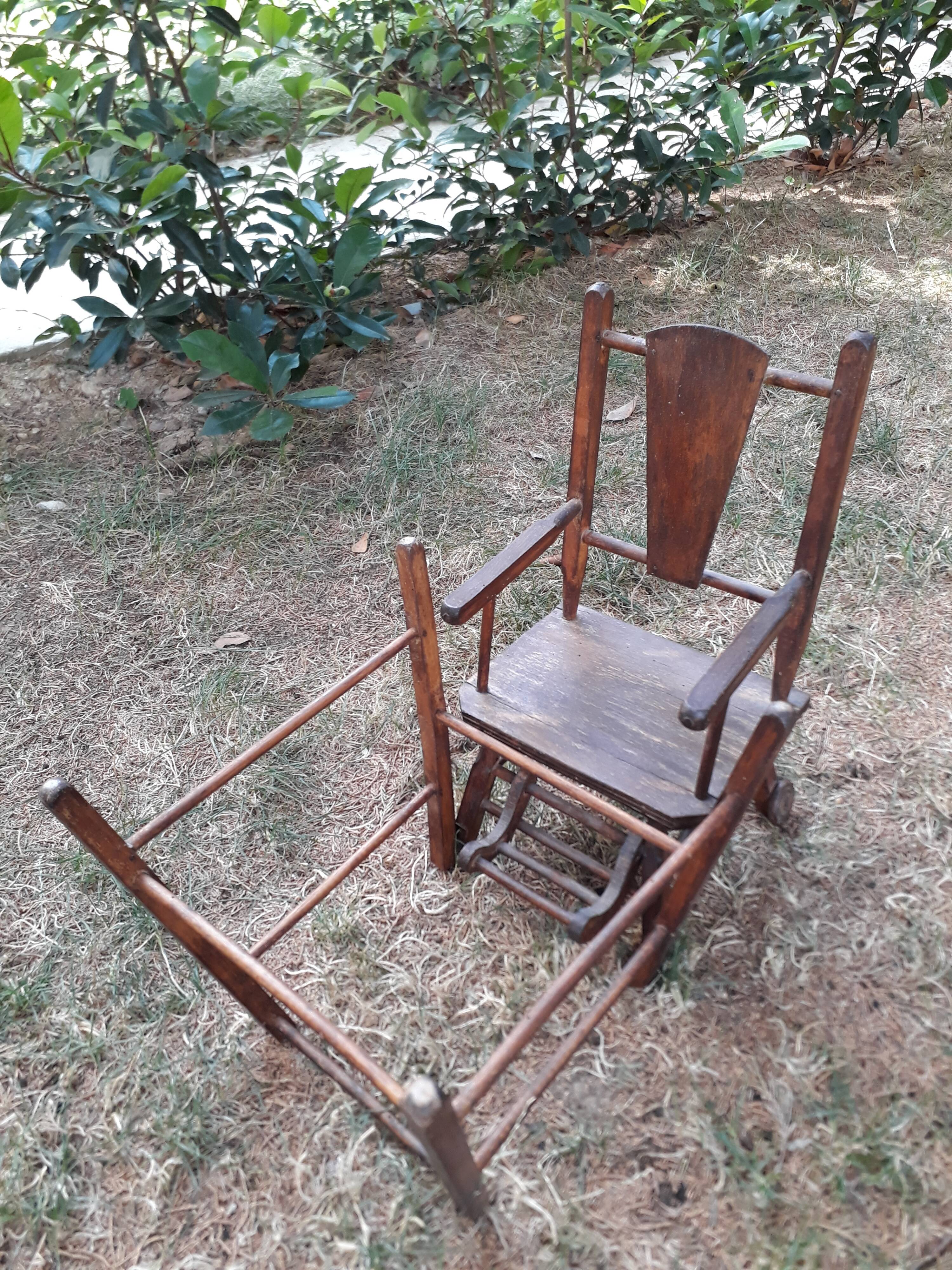 High chair, foldable