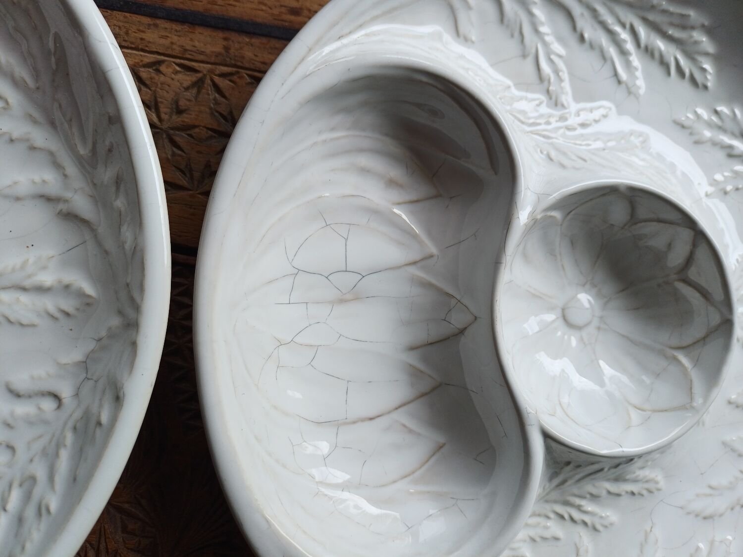 4 barbotine plates with artichoke pattern from Bordallo.