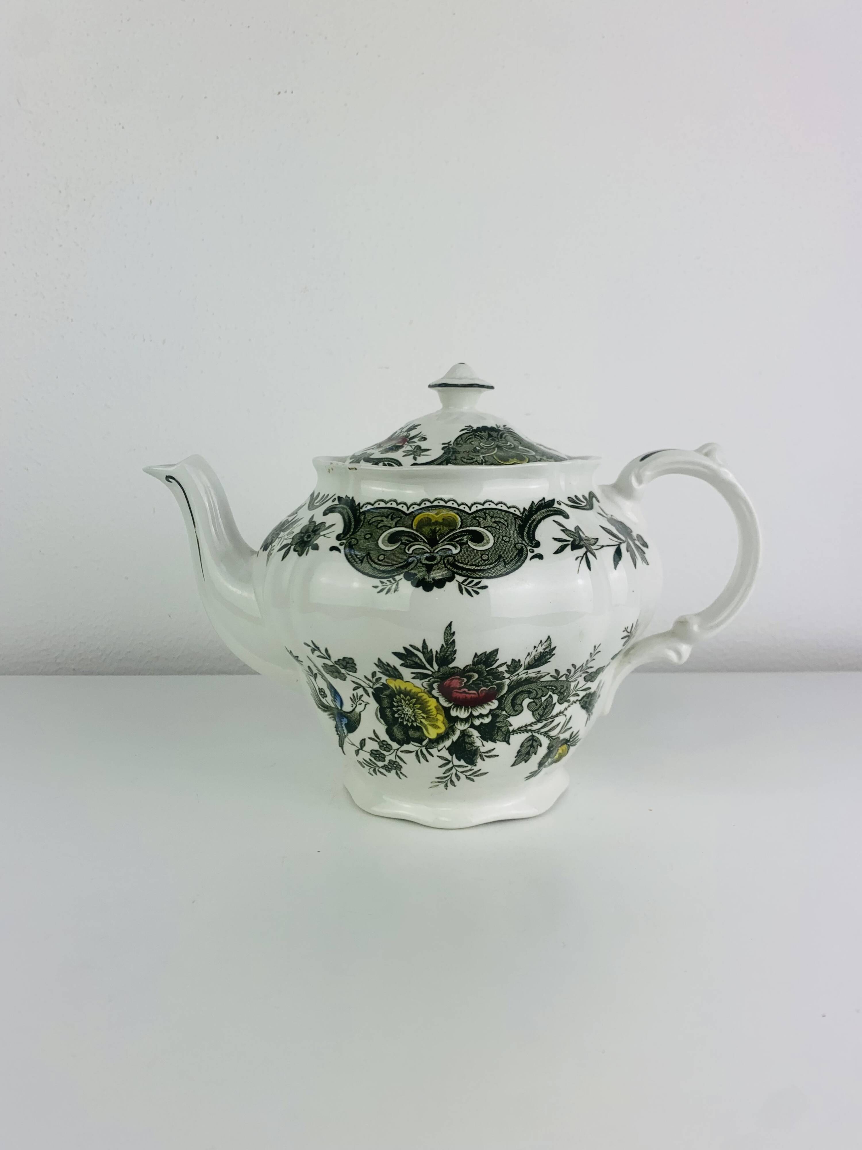 Windsor tea service Ridgway Staffordshire English earthenware, 6 cups