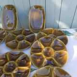 Service de 8 assiettes à compartiments, 2 raviers et leur plats