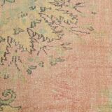 Tapis d’Anatolie ancien tons pastel rose poudré et vert, 231x330 Cm