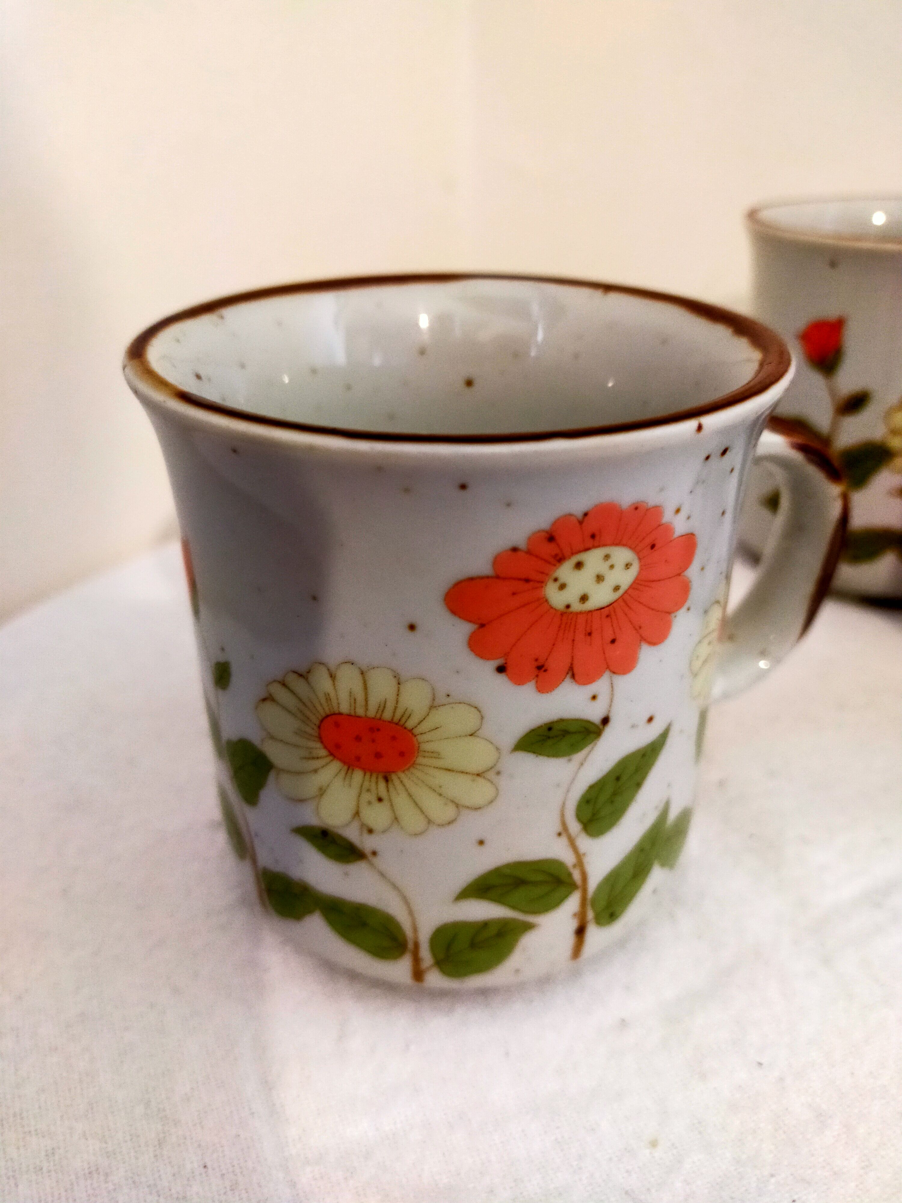 Set three flowered sandstone mugs