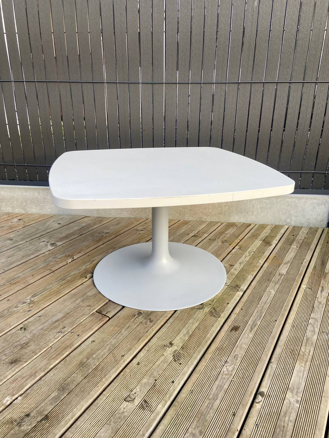 Tulip foot coffee table