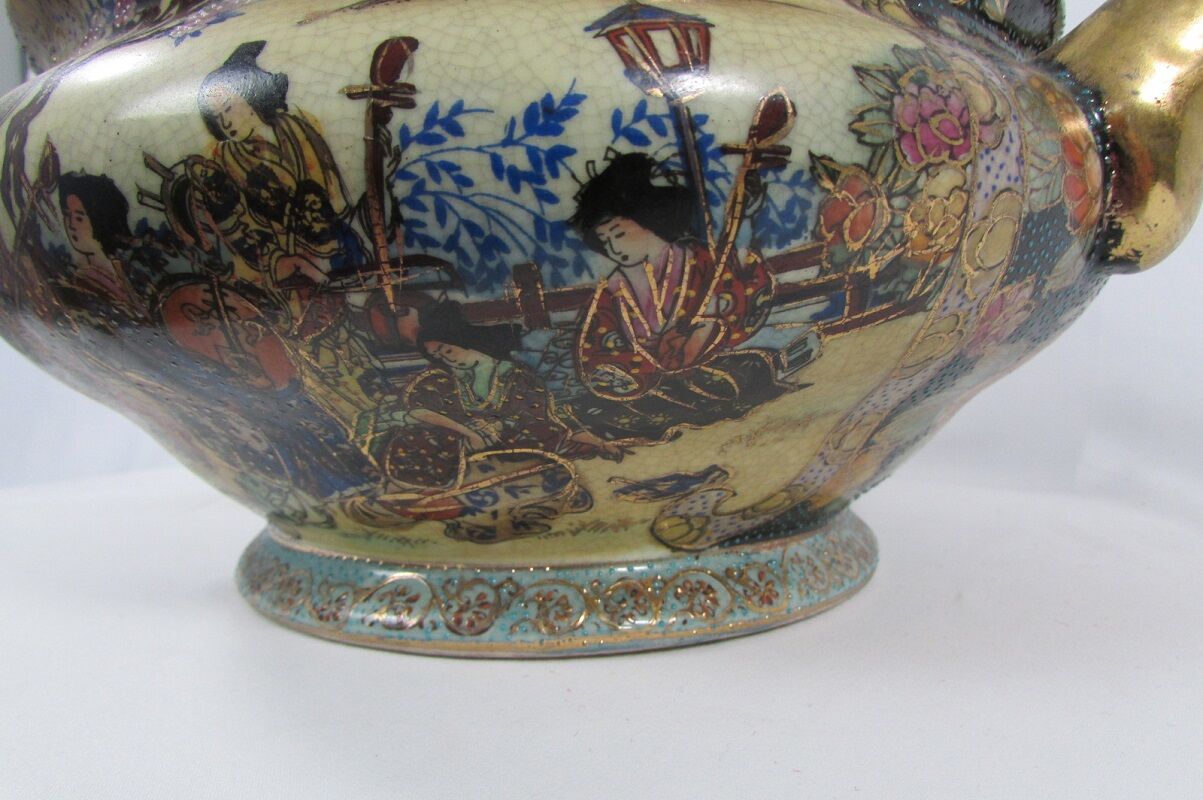 Soup tureen, hollow dish with Satsuma Japan lid