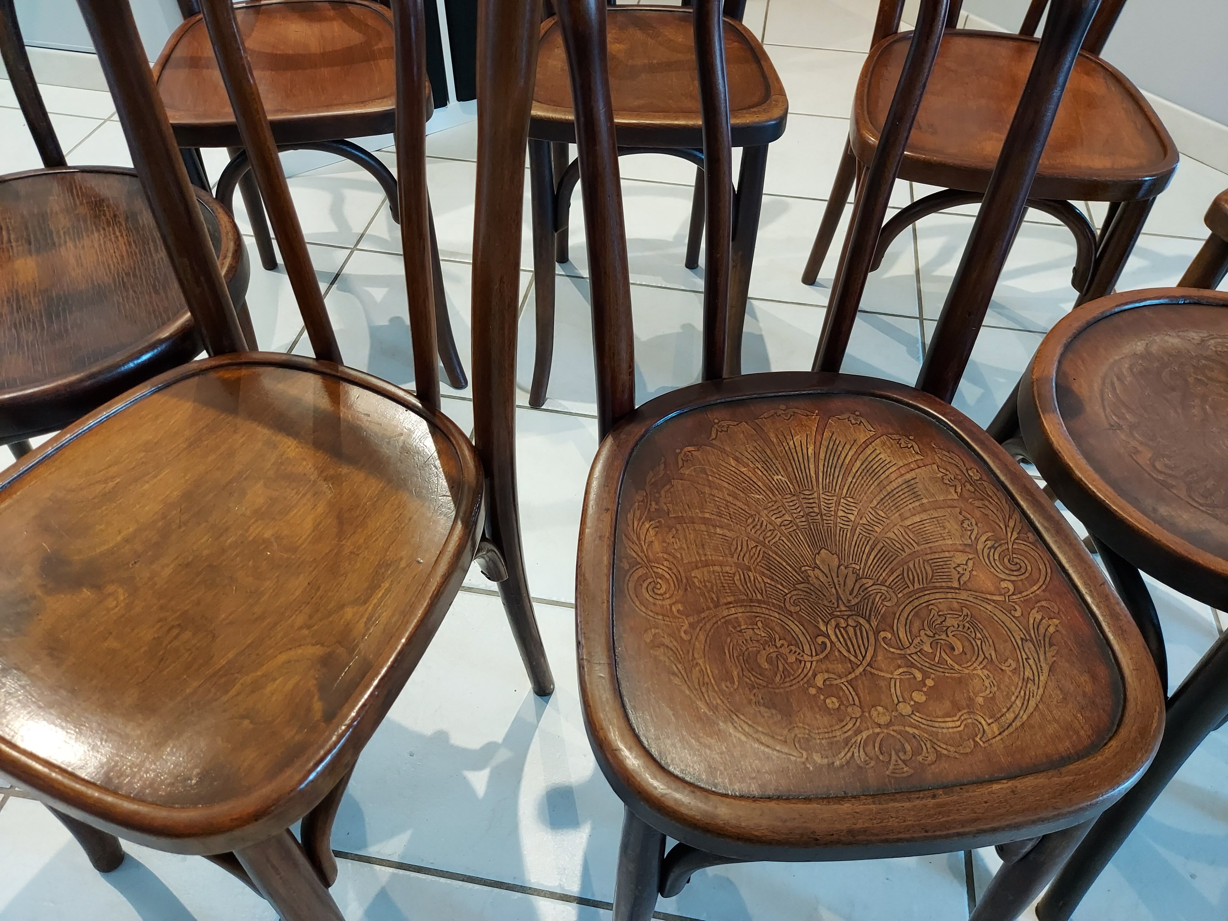 Suite de 8 chaises de bistrot vintage dépareillées Baumann,luterma ,fischel...