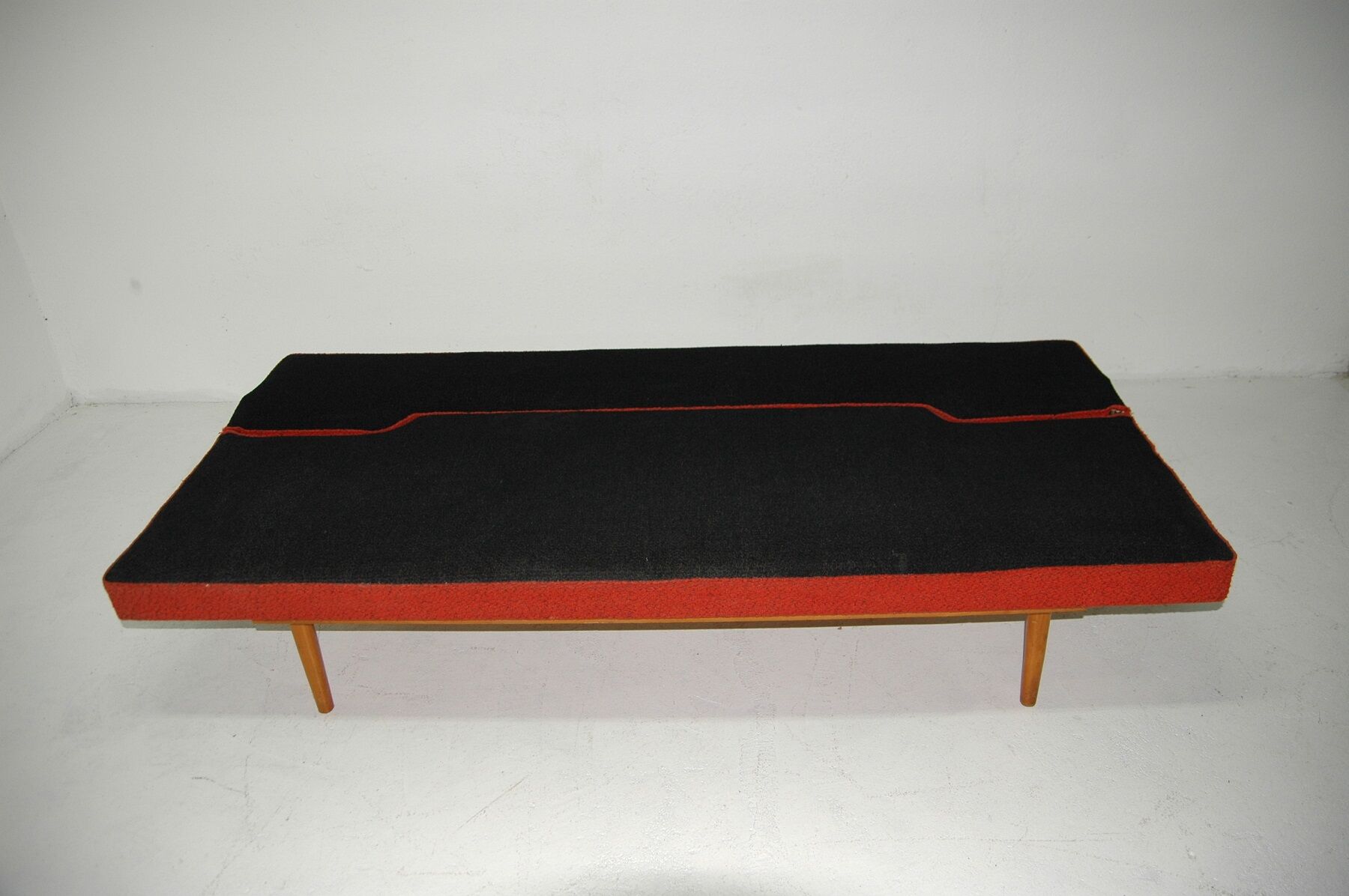 Sofa by Miroslav Navrátil, 1960s, Czechoslovakia