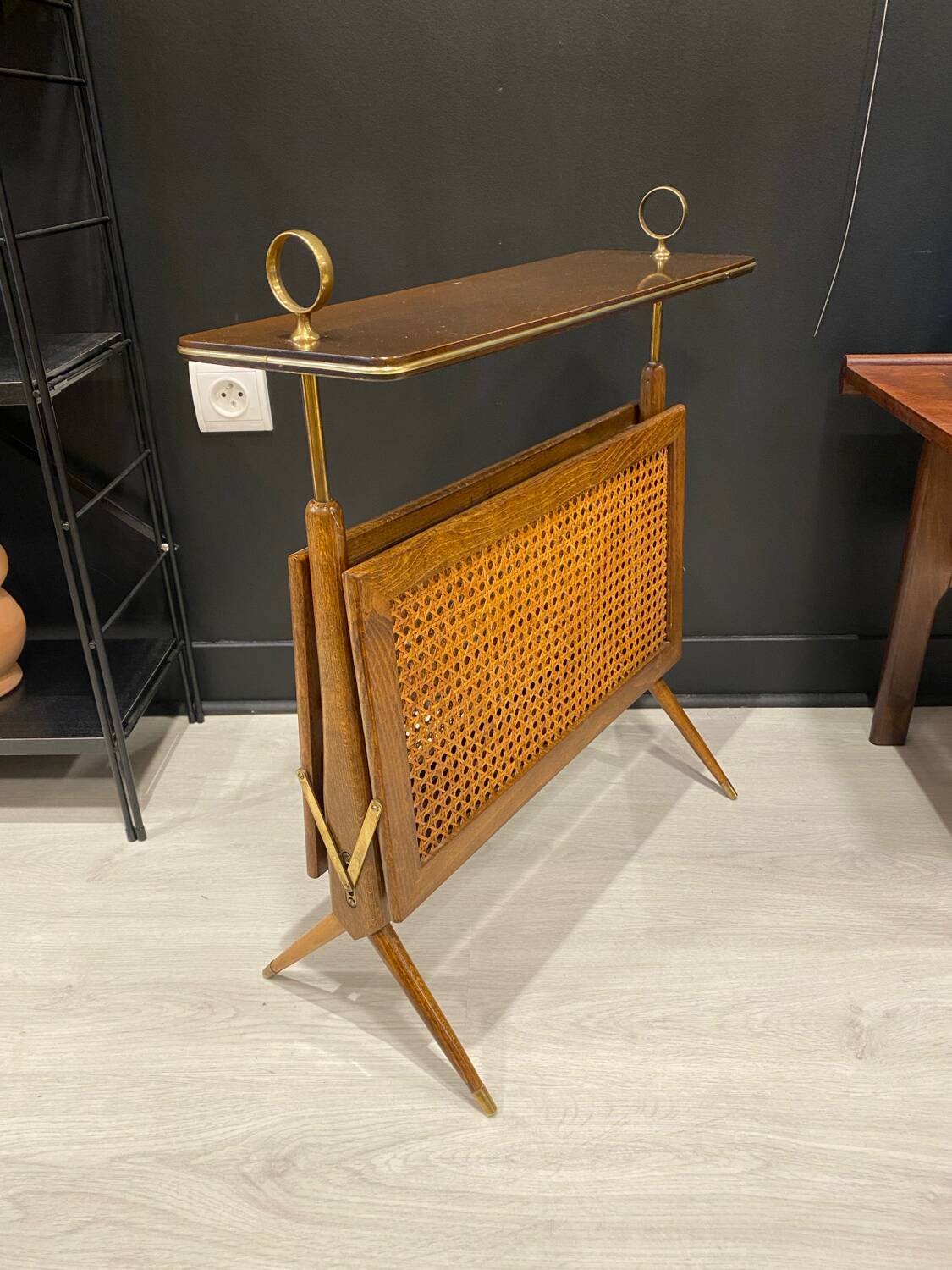 Italian magazine rack 1960/1970