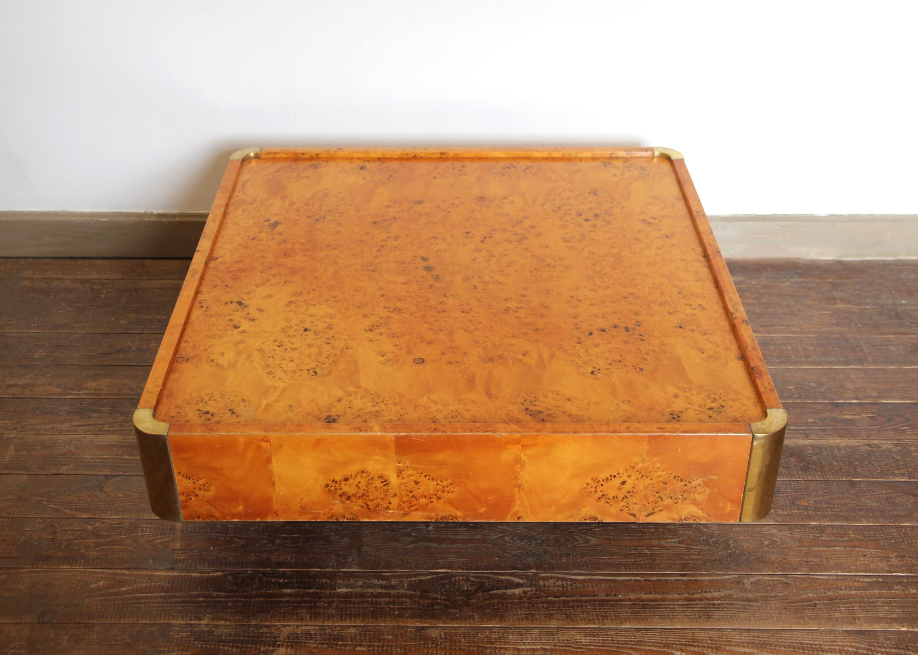Table basse en loupe de bois pour Mario Sabot