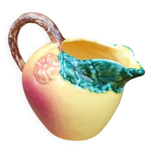 pichet en barbotine pomme