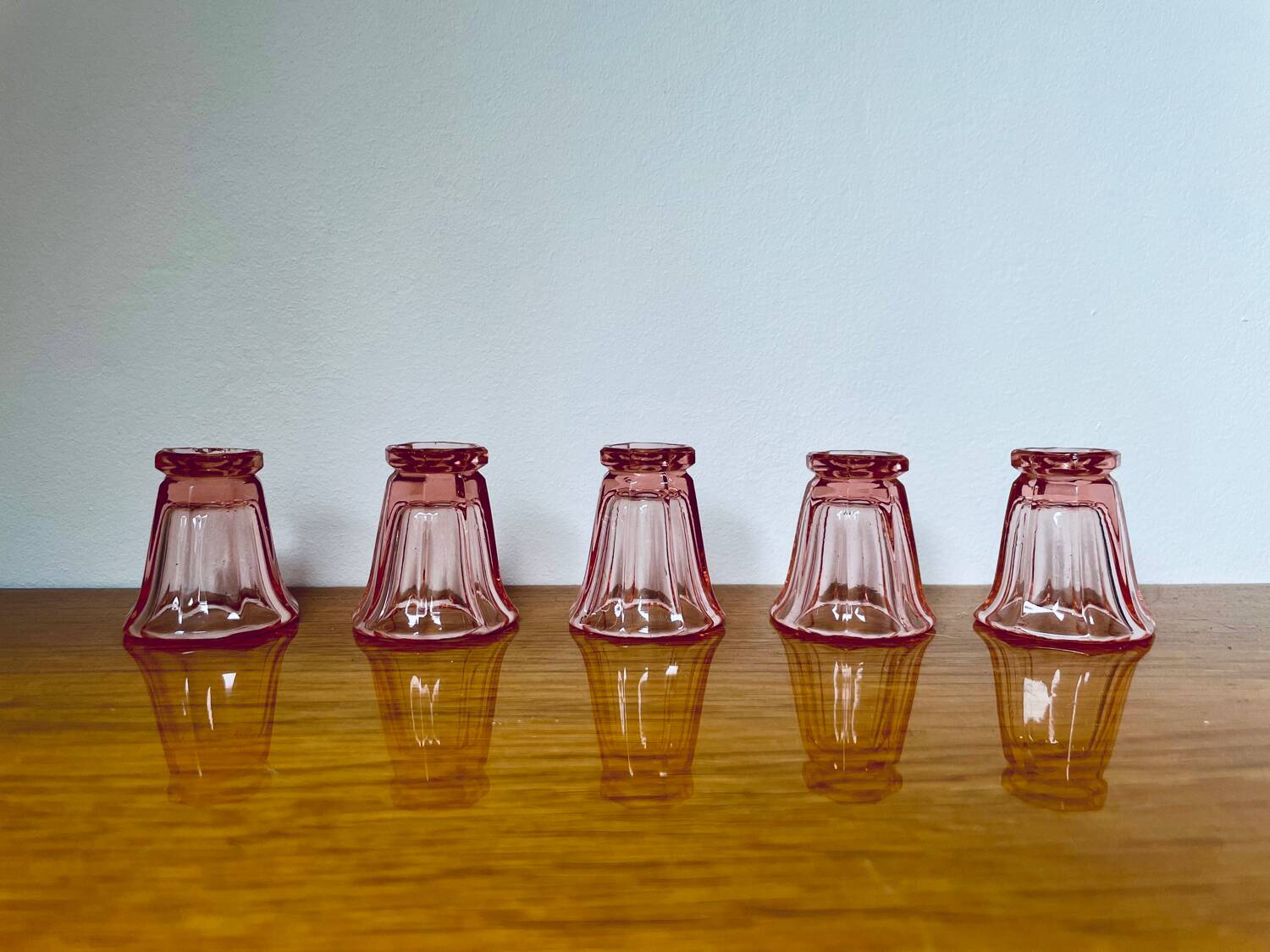 Verres à liqueur rose