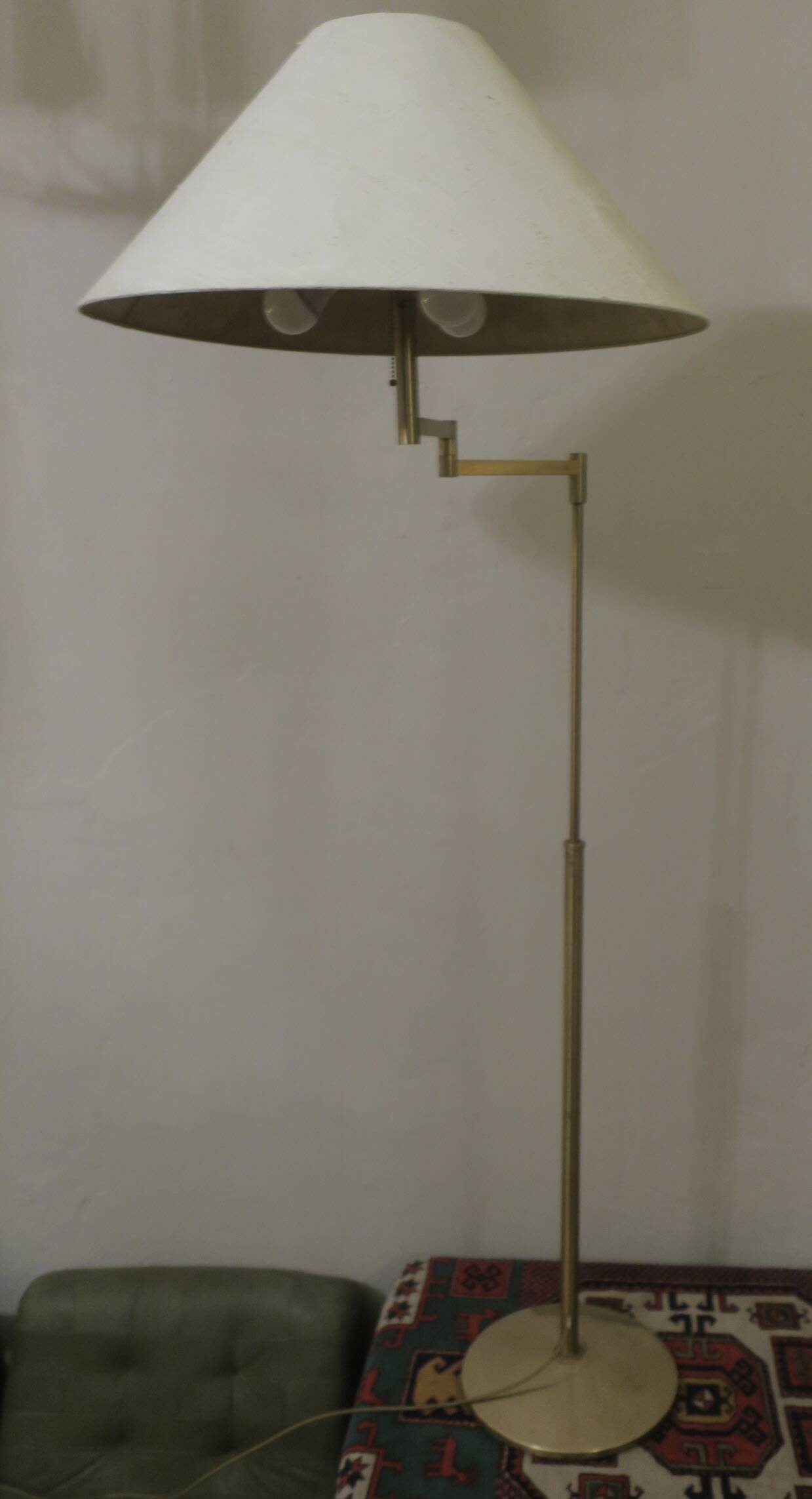 Lampadaire à bras pivotant multi-réglable en laiton Walter von Nessen, États-Unis, années 1960