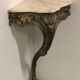 Console d'angle de style Louis XV en bois doré et marbre