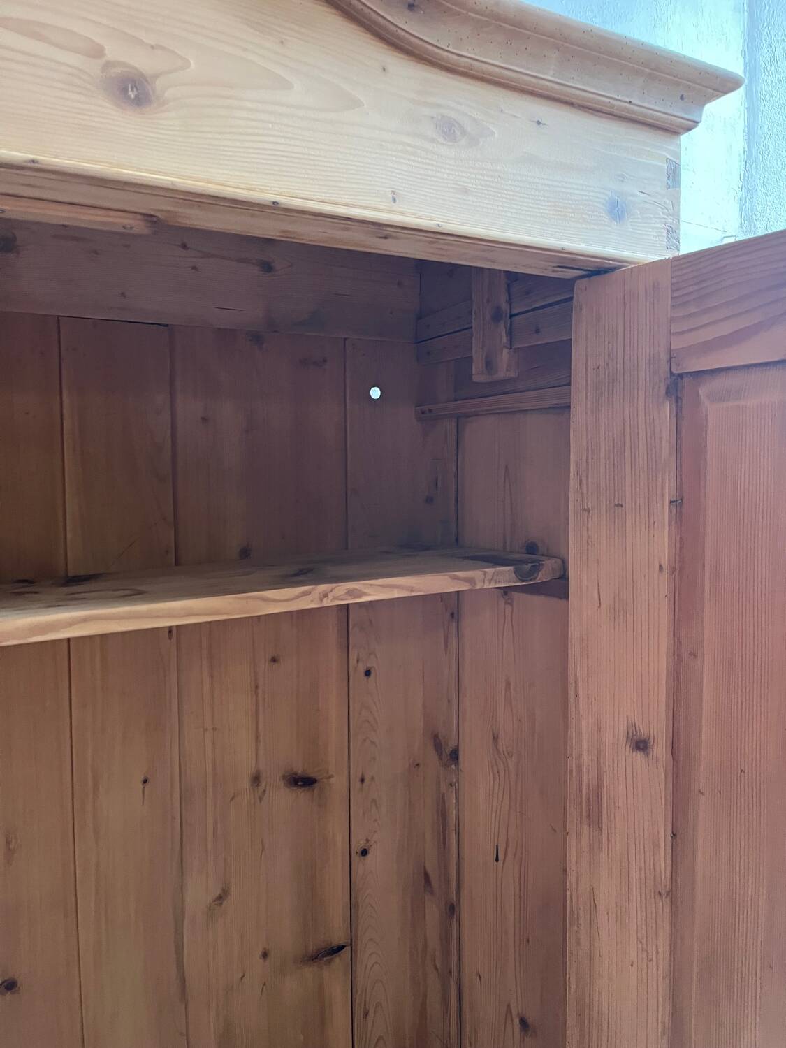 Hat cabinet with 2 doors