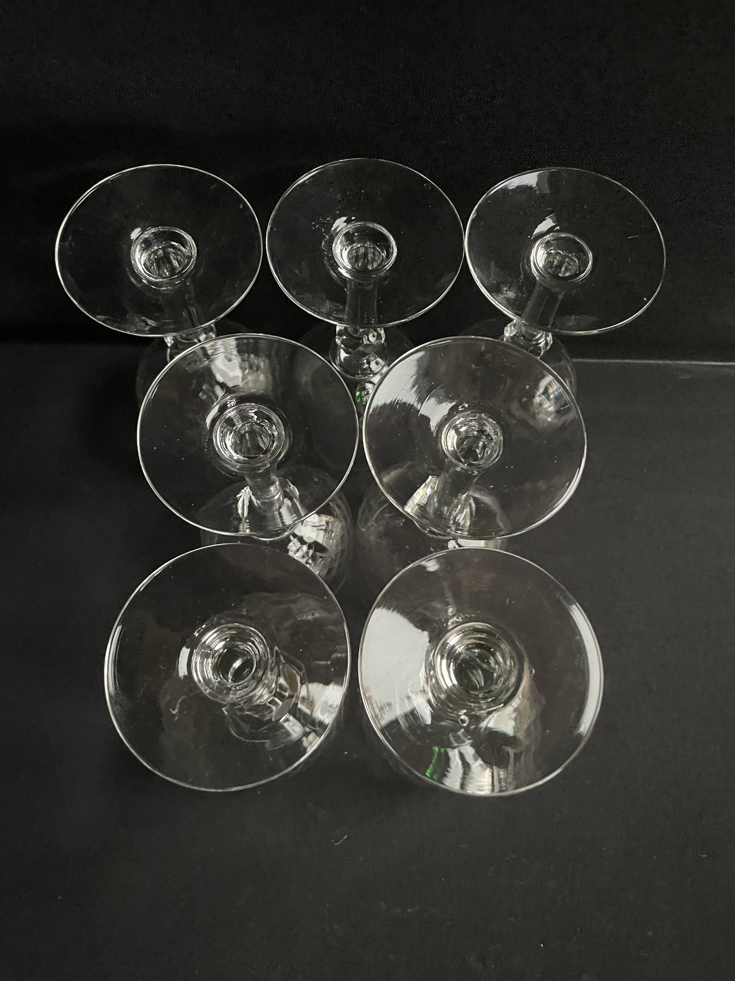 7 wine glasses – Blown, cut and guilloché glass