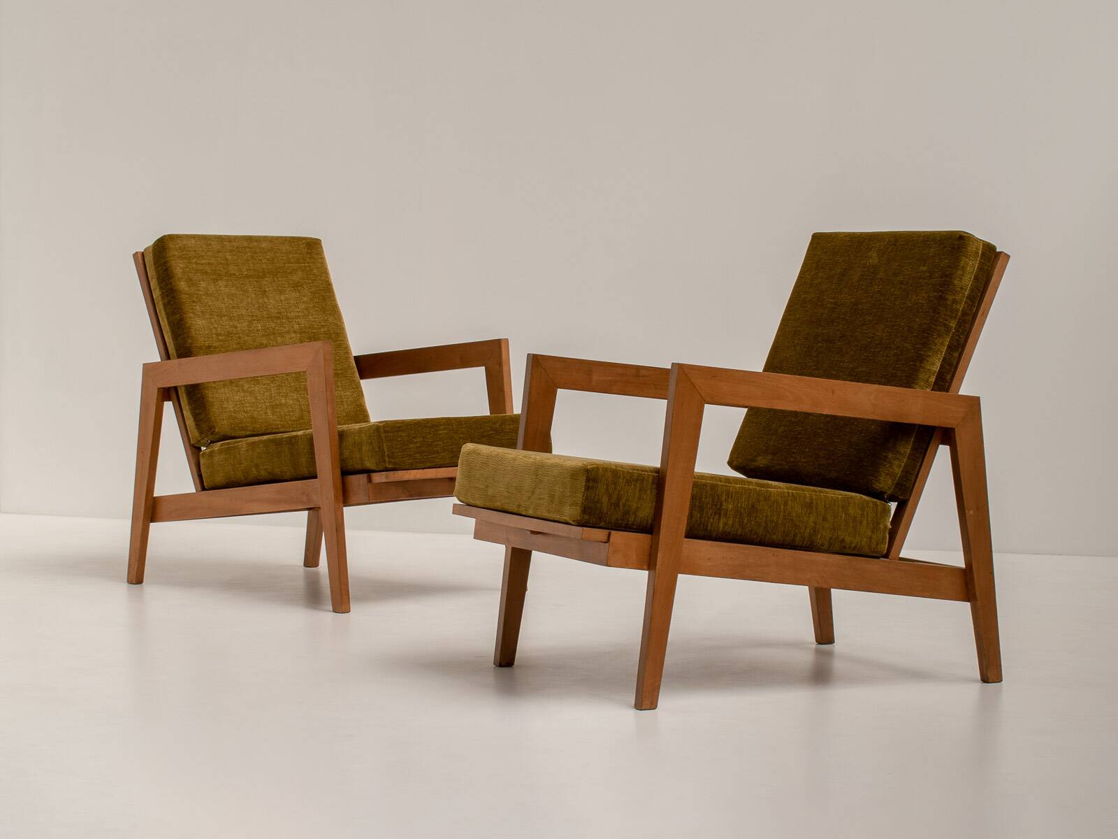 Paire de fauteuils de reconstruction française, France 1960s