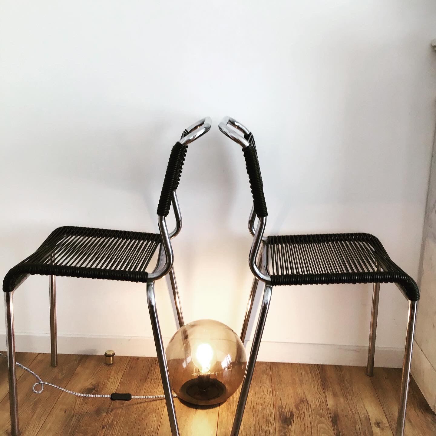 Black scoubidou chairs