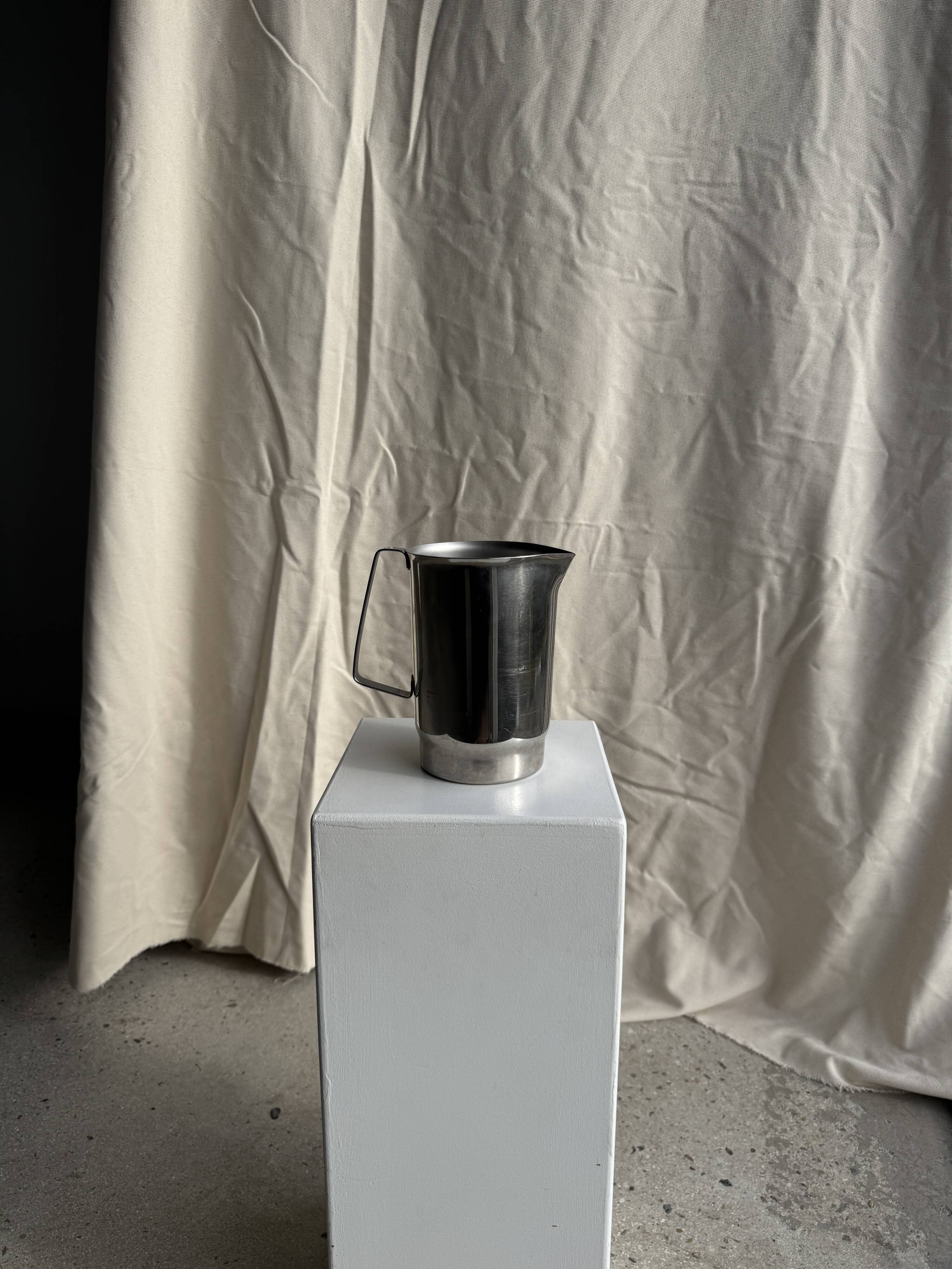 Large silver-plated jug H20 D14.5