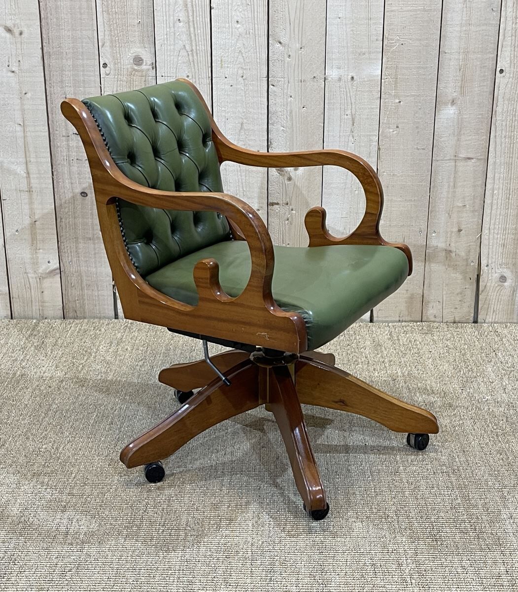 Fauteuil de bureau anglais Chesterfield en cuir vert