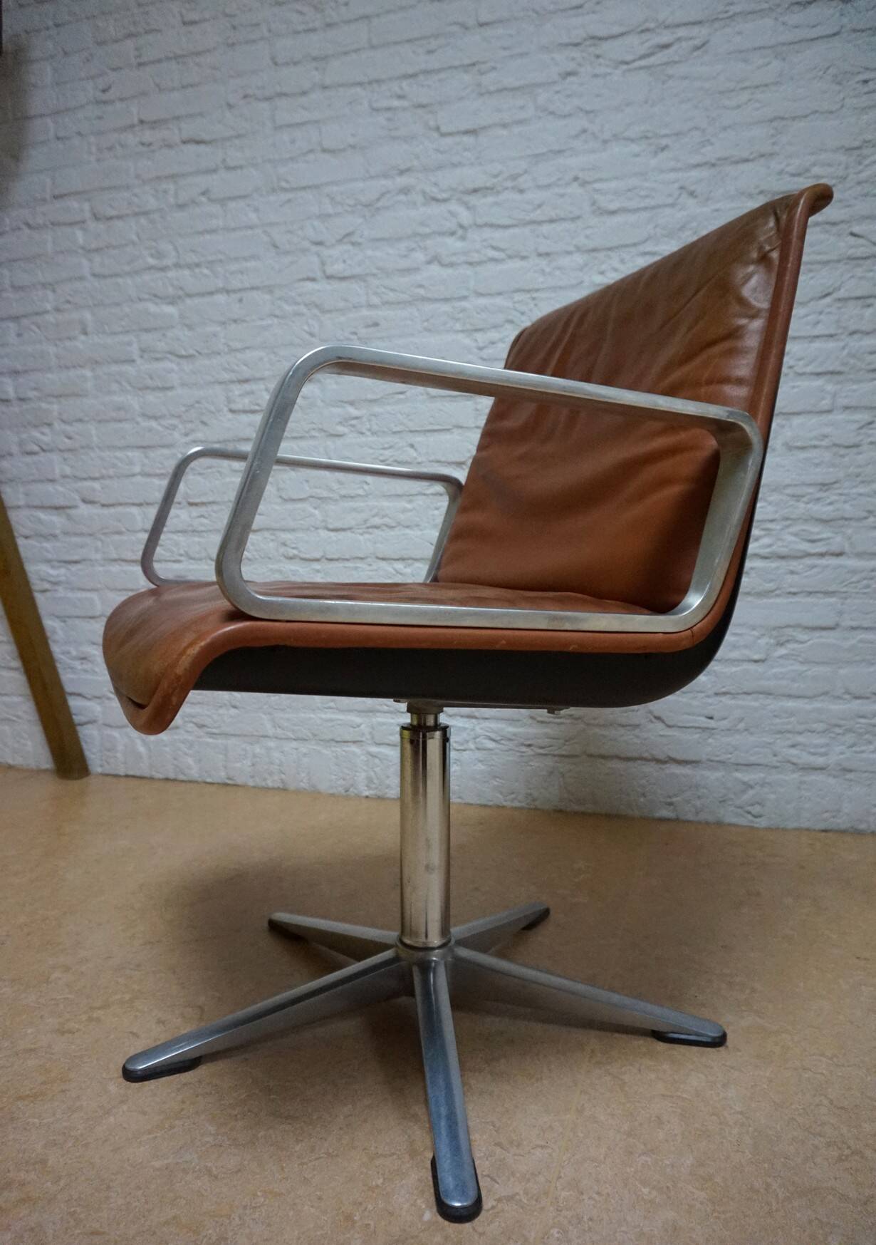 Program 2000 armchair in leather by Delta Design for Wilkhahn, 1960s.