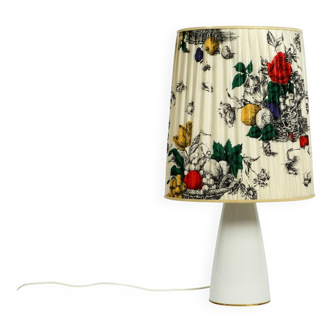 Large elegant 1960s KPM table lamp in porcelain and pleated silk lampshade